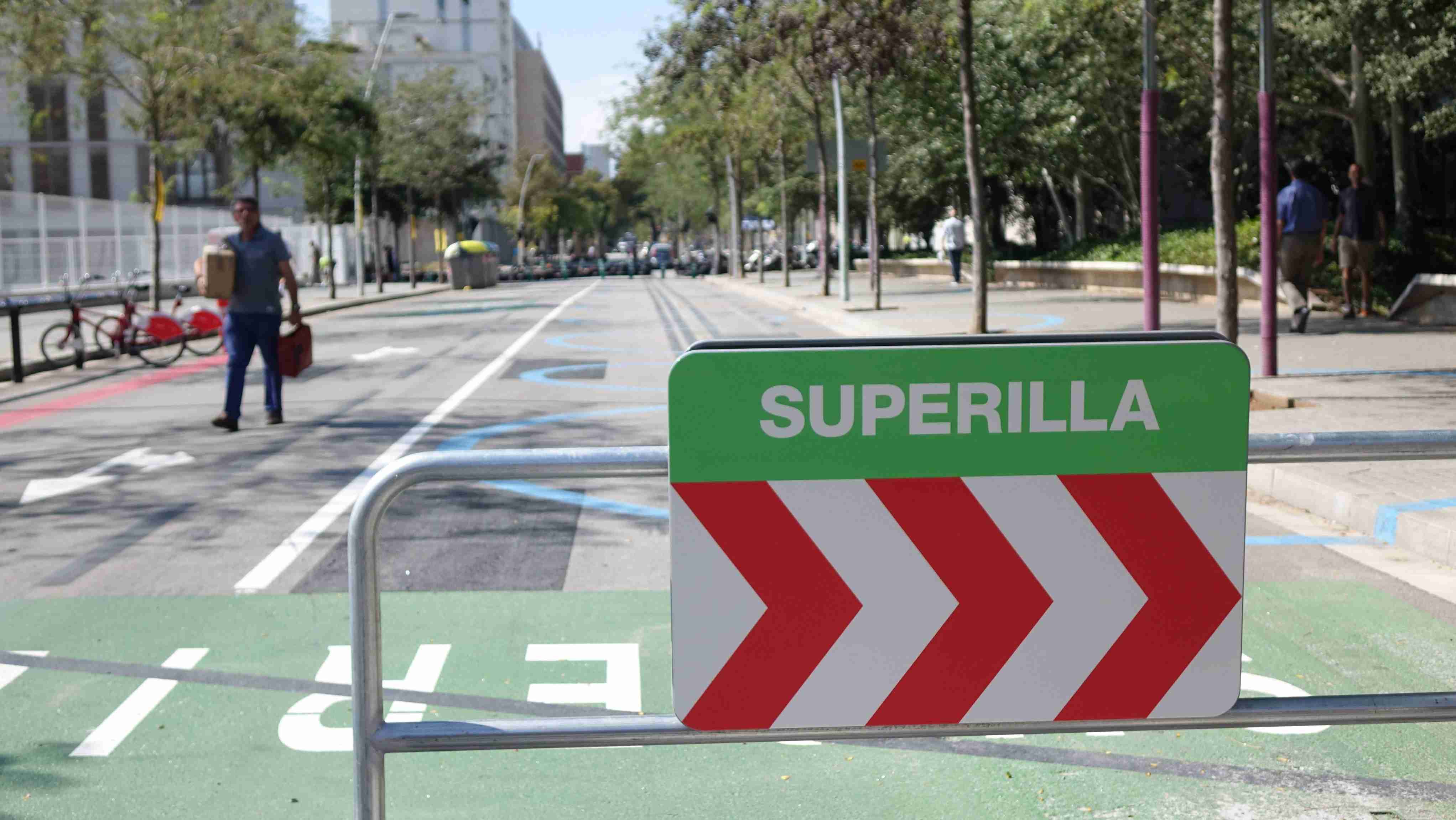 Los detractores de la superilla del Poblenou, al Ayuntamiento: O retirada, o demanda