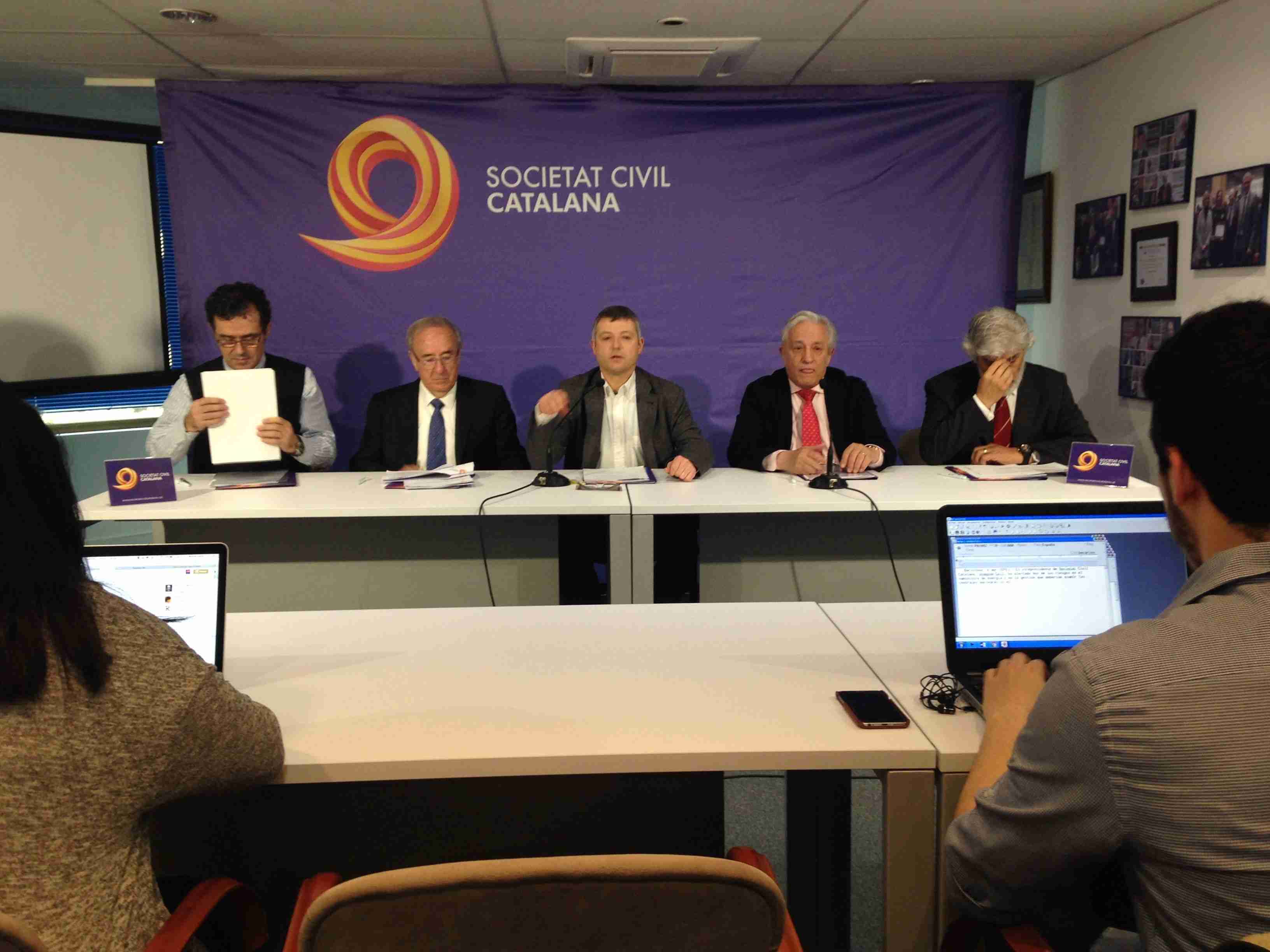 El tuit amb faltes d’ortografia de Societat Civil Catalana