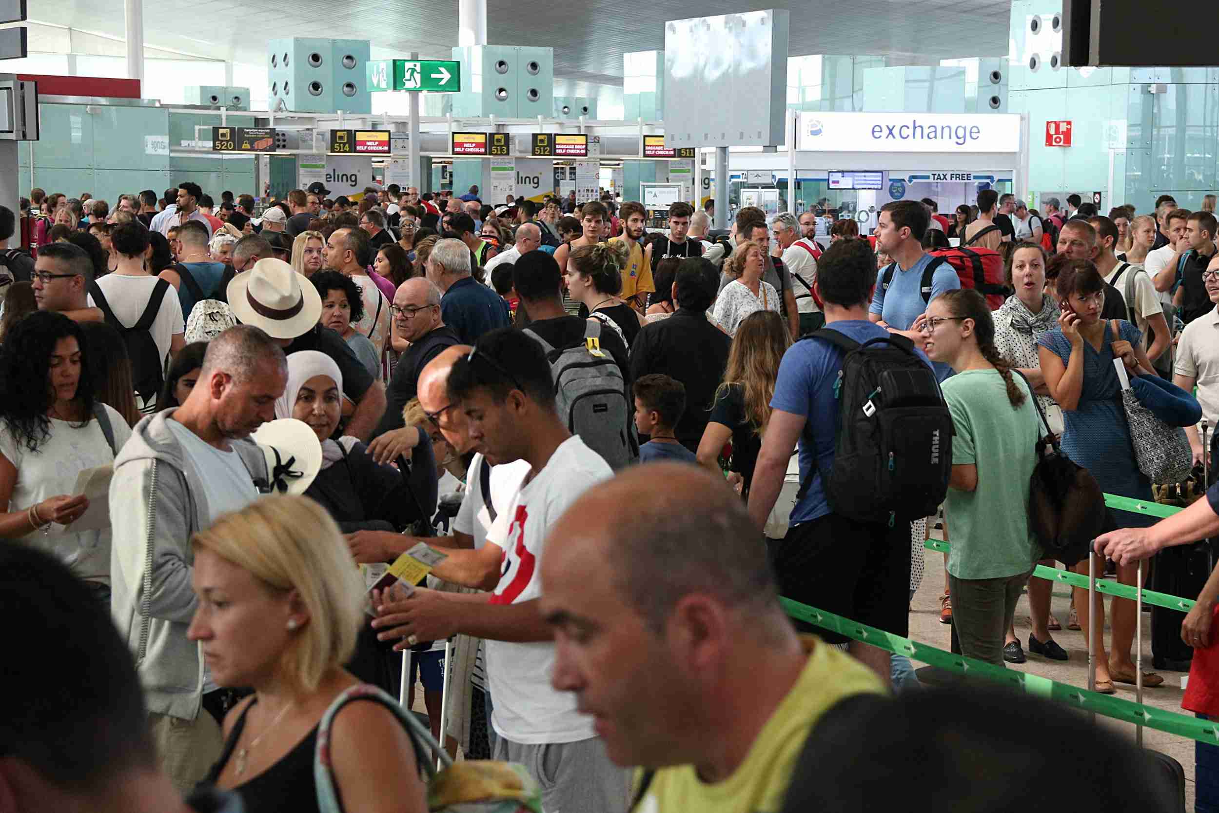 Caos aeri: Els sindicats plantegen una aturada general a tots els aeroports estatals