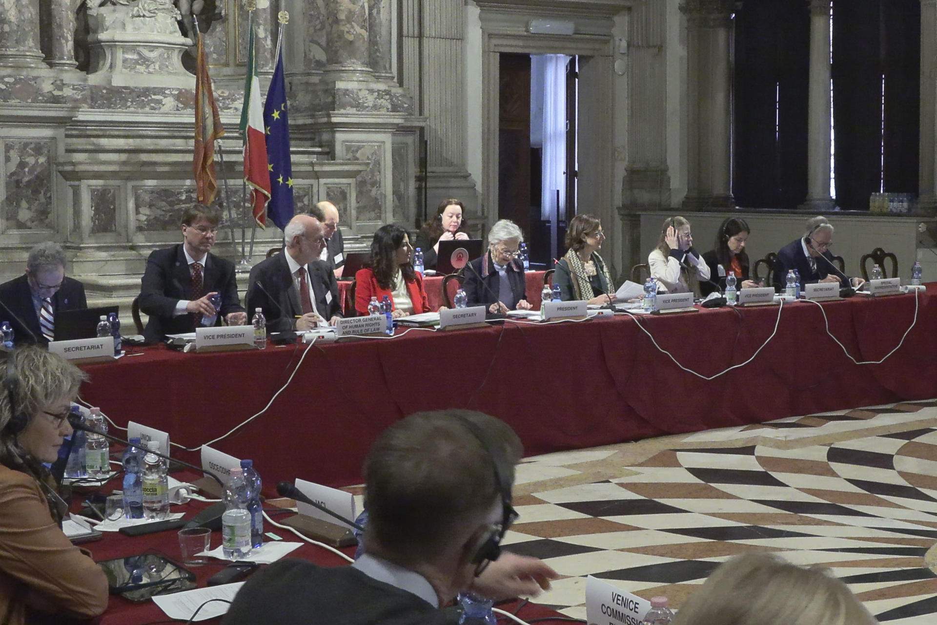 PP y PSOE hacen lecturas antagónicas del informe de la Comisión de Venecia sobre la amnistía