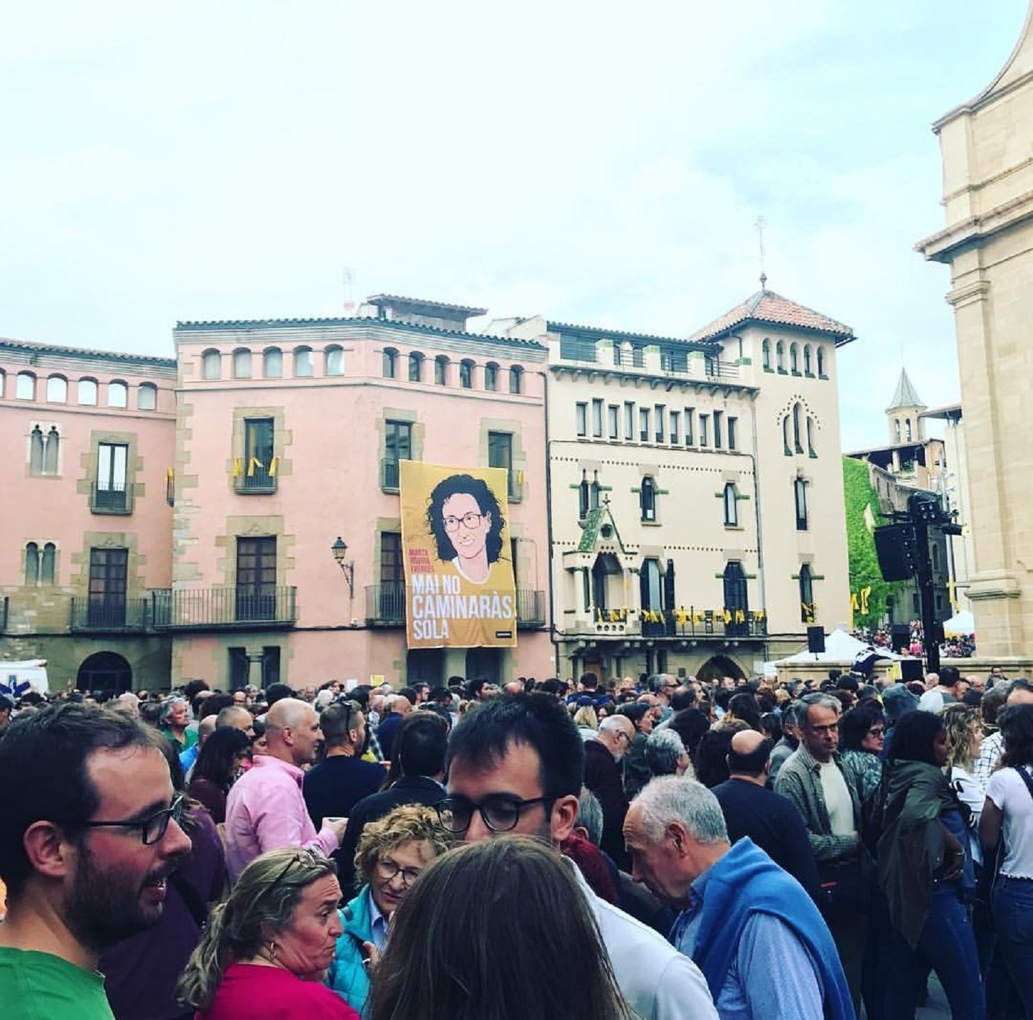 Multitudinari acte de solidaritat amb Marta Rovira a Vic