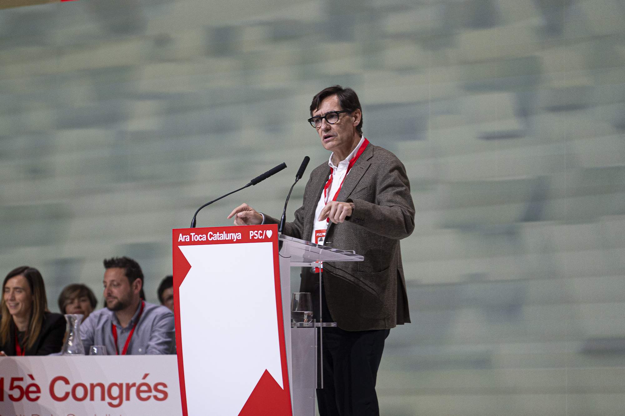 Salvador Illa rechaza hacer debates fuera de Catalunya y que sean a tres