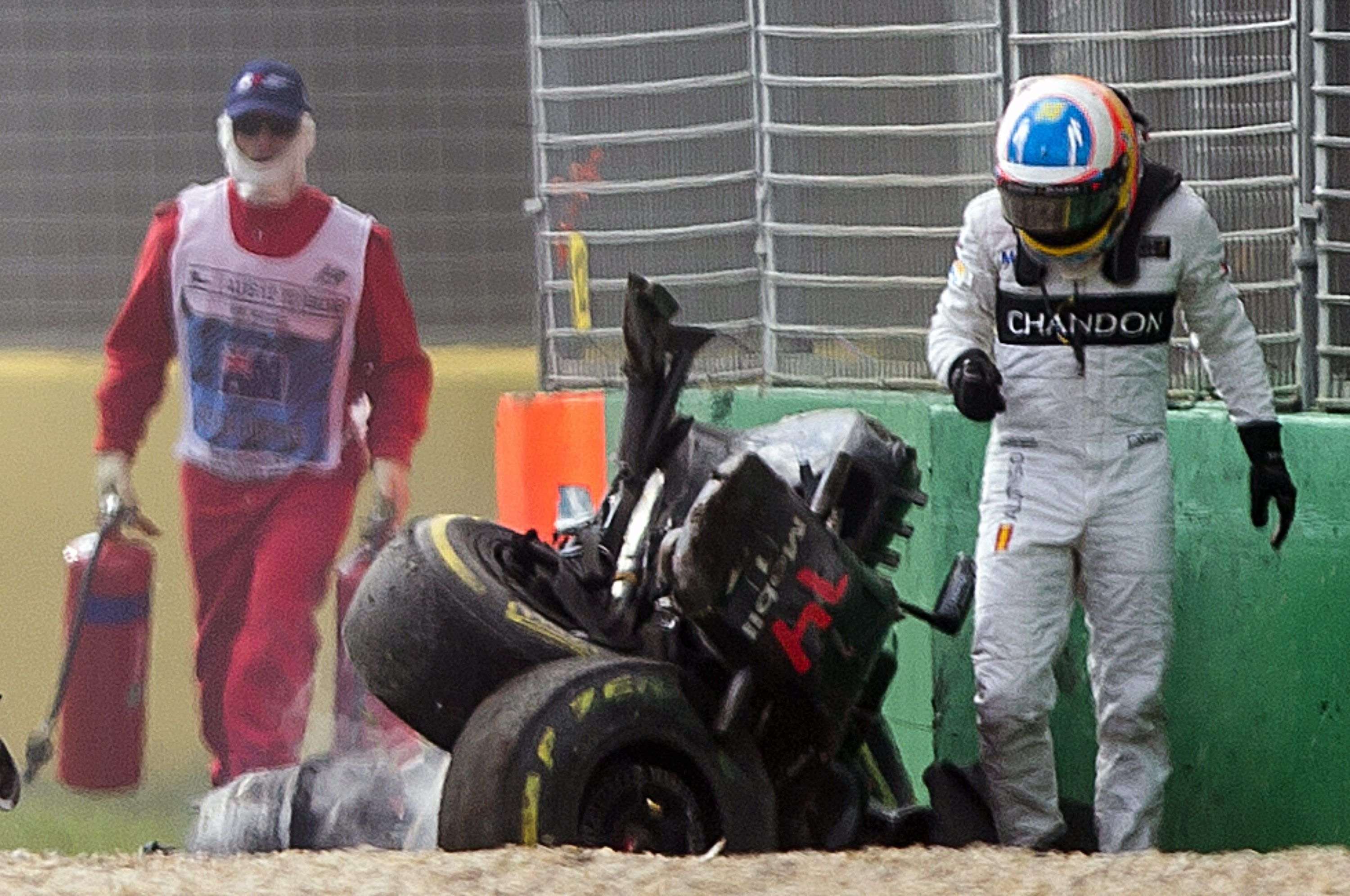 Rosberg és el primer líder i Alonso s’accidenta