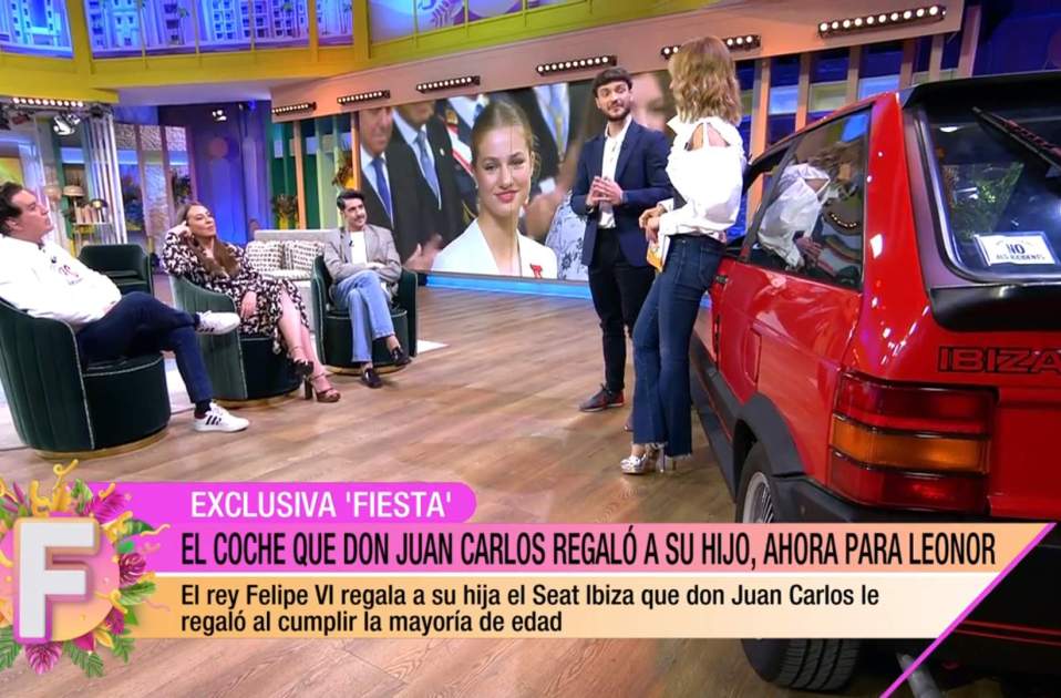 Seat Ibiza catalán en el plató de Fiesta Telecinco Seat Ibiza catalán en el plató de Fiesta Telecinco