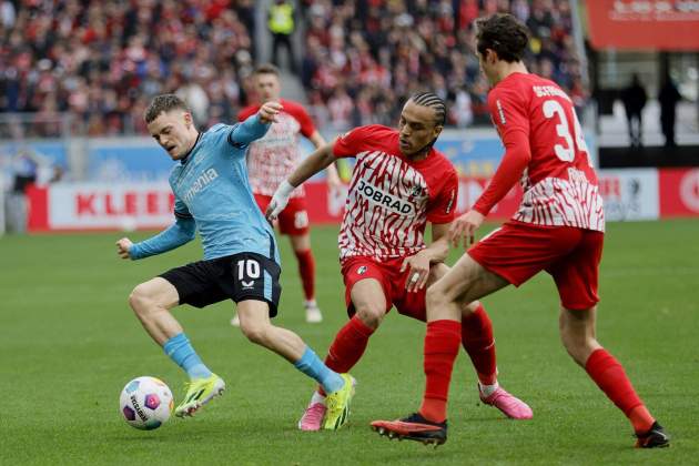 Florian Wirtz, disputando el pasado Leverkusen - Friburgo de Bundesliga / Foto: EFE Florian Wirtz, disputando el pasado Leverkusen - Friburgo de Bundesliga / Foto: EFE
