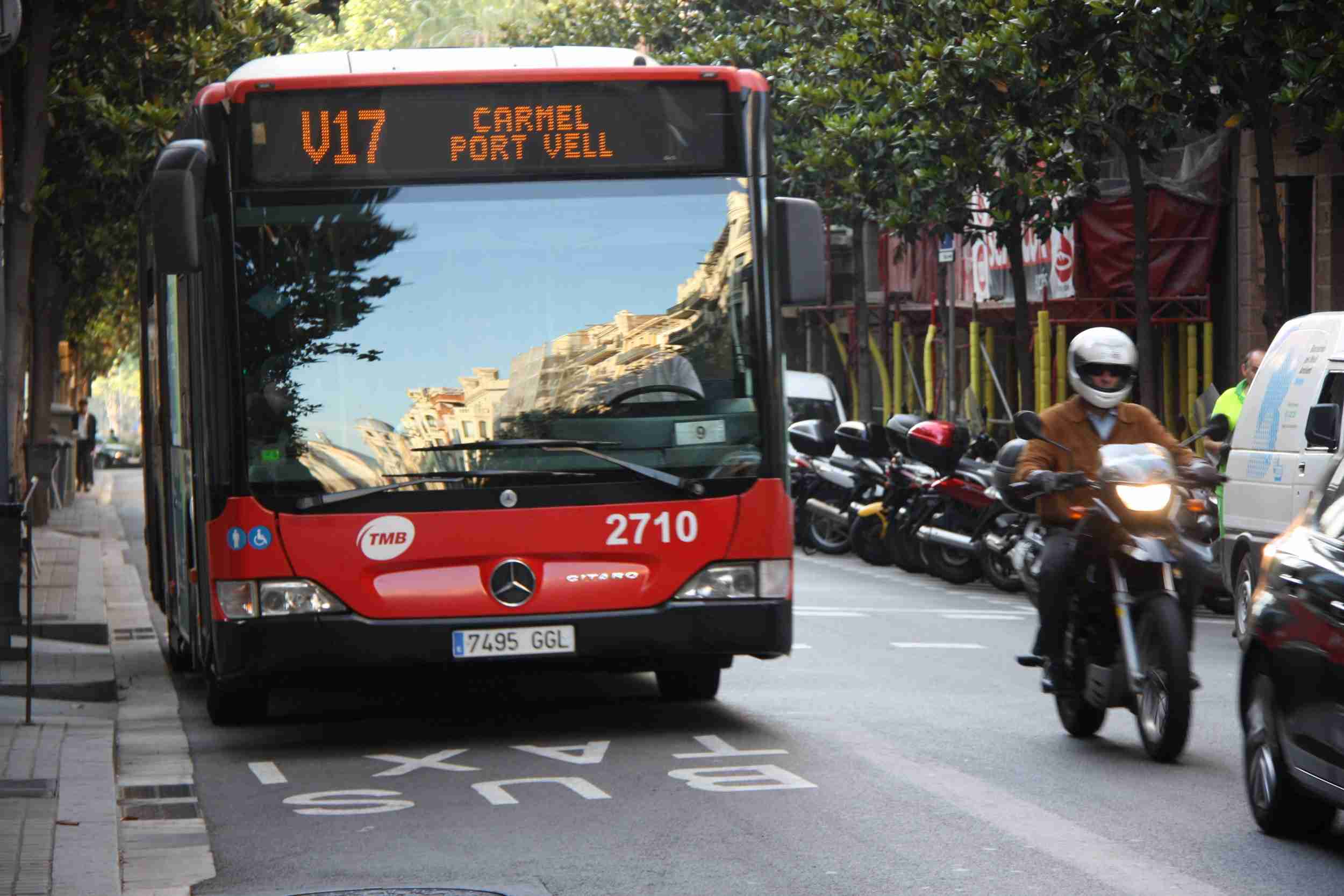 Alteracions a línies d'autobús de barri de Barcelona pel gel i la neu