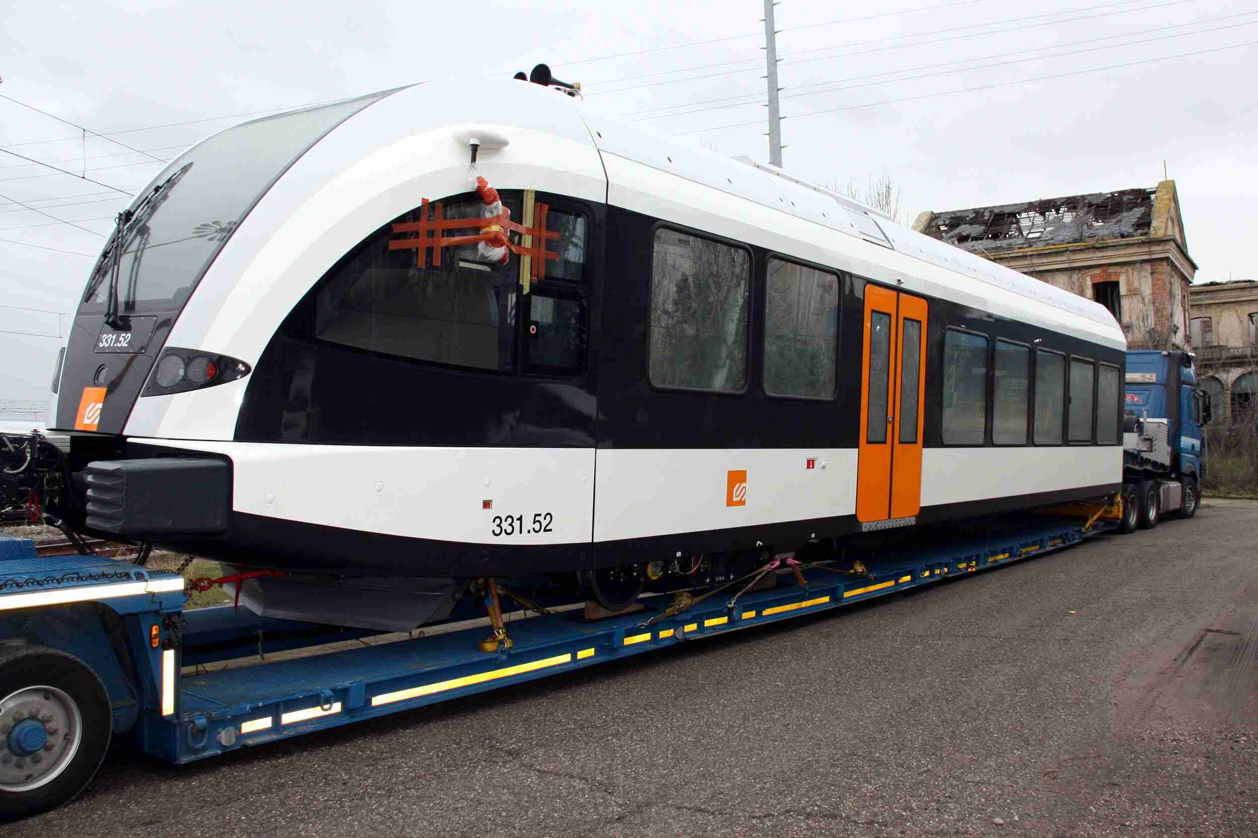 Dilluns entra en servei el nou tren Lleida-La Pobla, 3 mesos tard