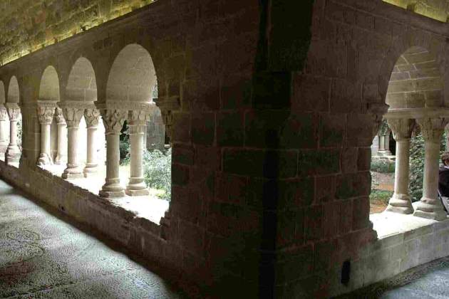 claustro monasterio santo benet de bages