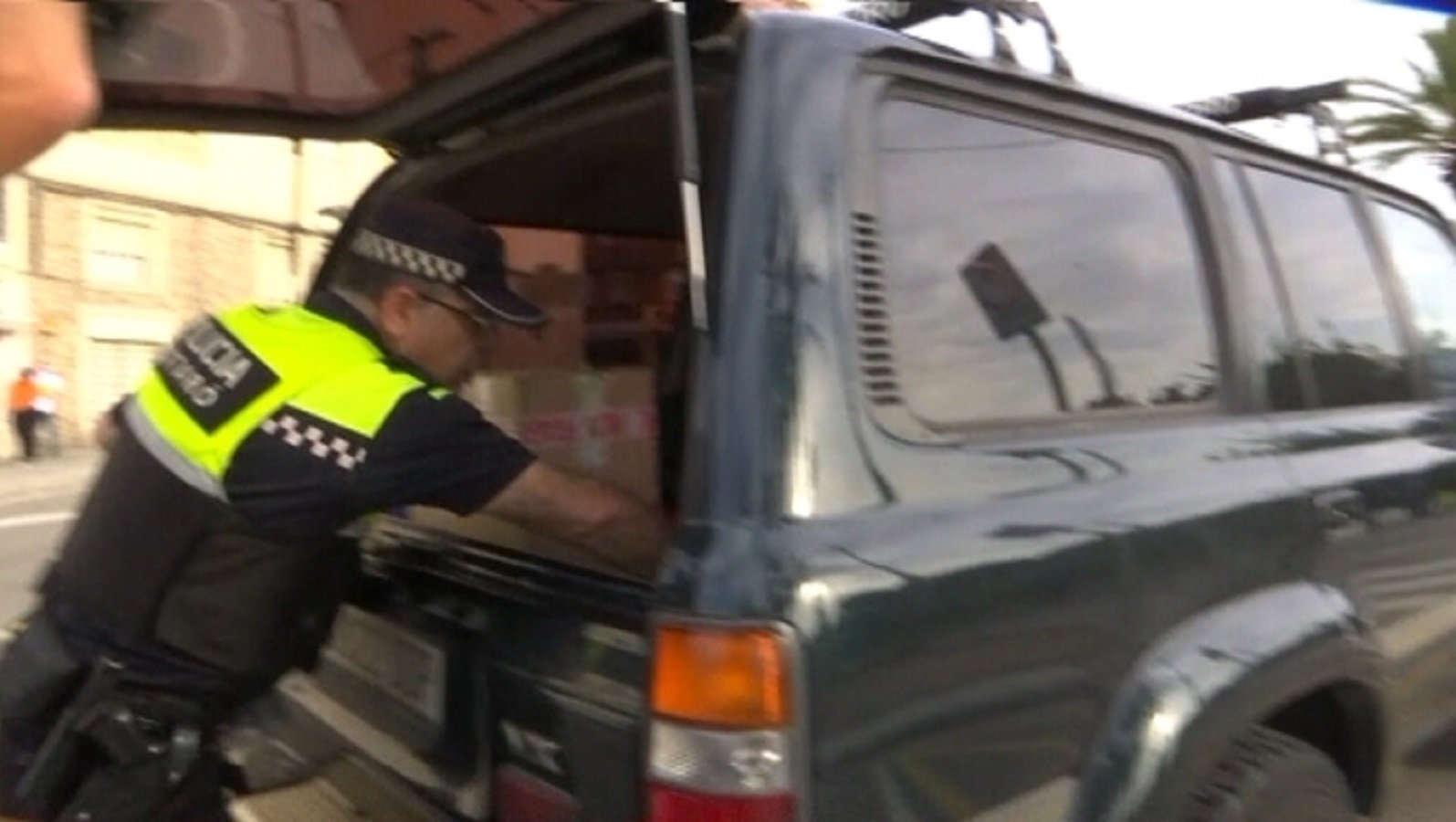 La policia de Mataró buscaba "objetos contundentes" en los coches