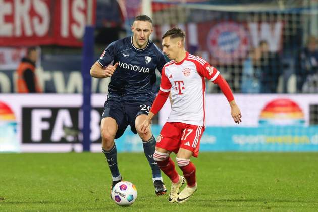 Bryan Zaragoza, disputando un partido con el Bayern de Múnich / Foto: Europa Press