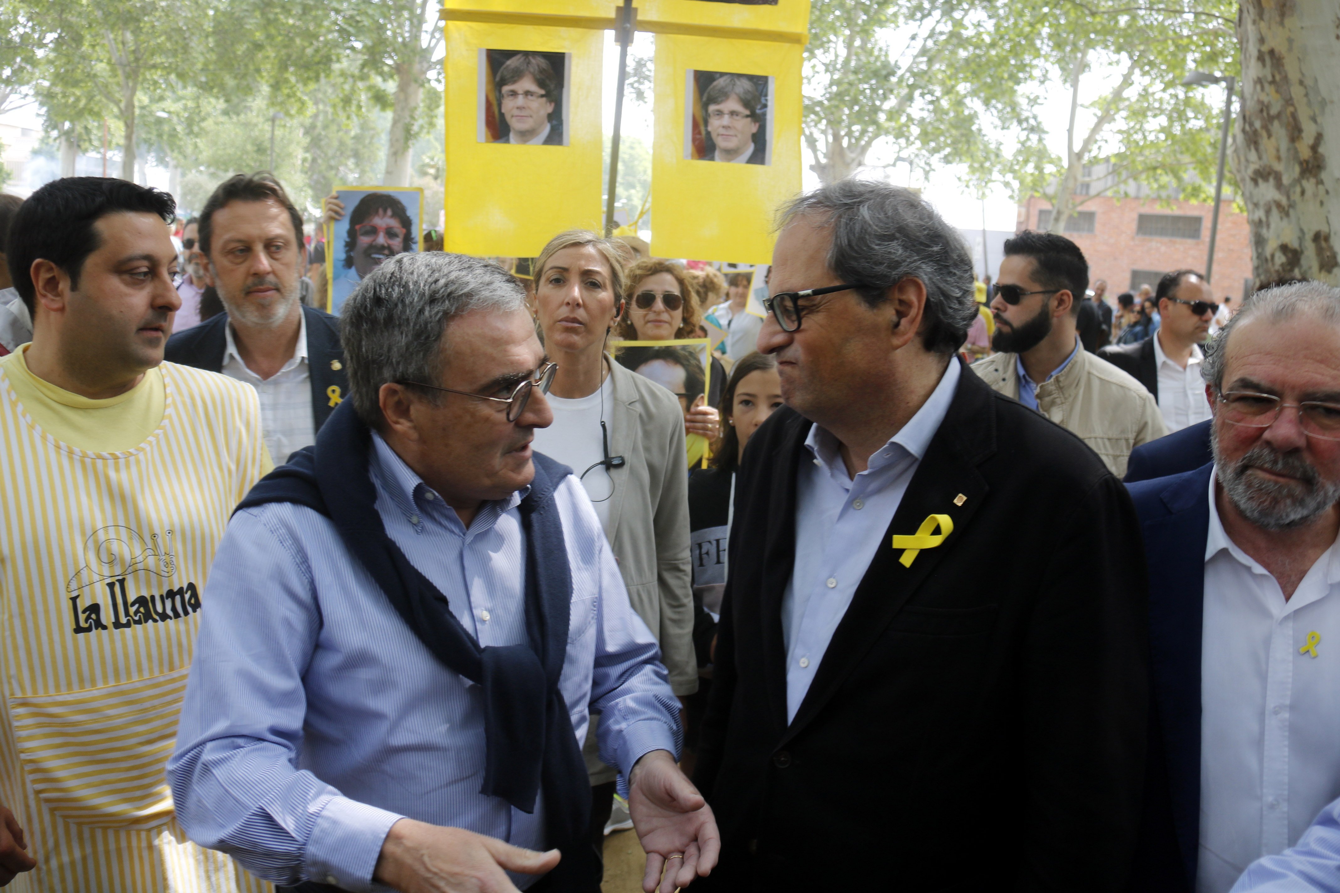 Torra pide a Àngel Ros que no criminalice los lazos amarillos