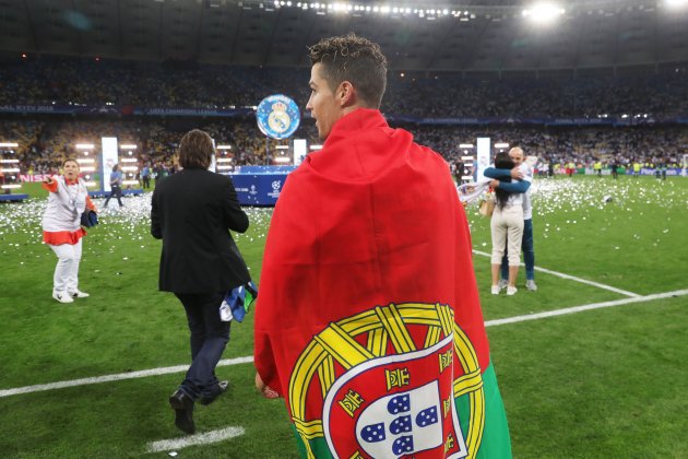Cristiano Ronaldo bandera Portugal final Champions madrid Liverpool   EFE