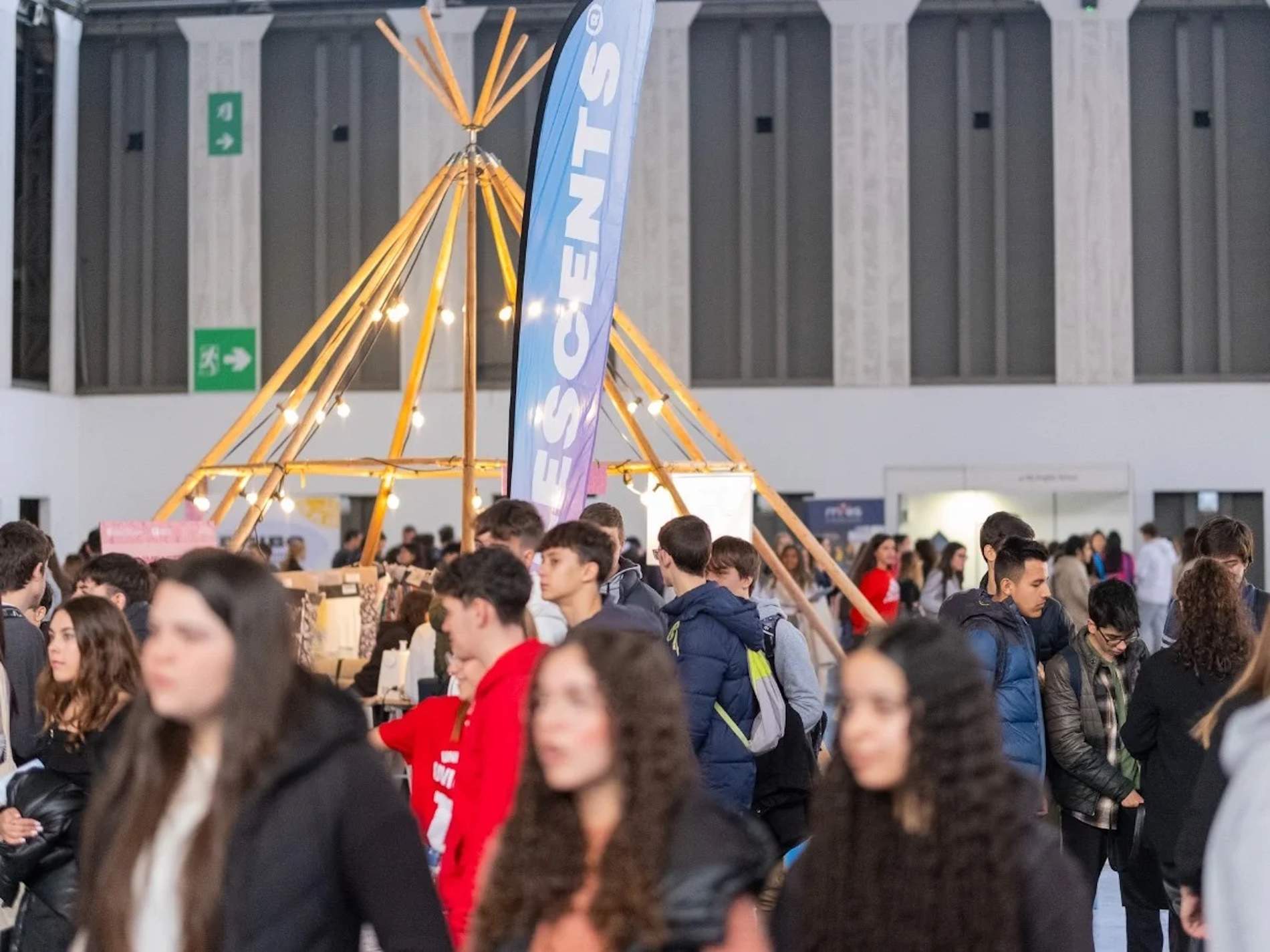 Adolescents.cat lo peta en el Saló de l'Ensenyament: conciertos y talleres atraen centenares de jóvenes