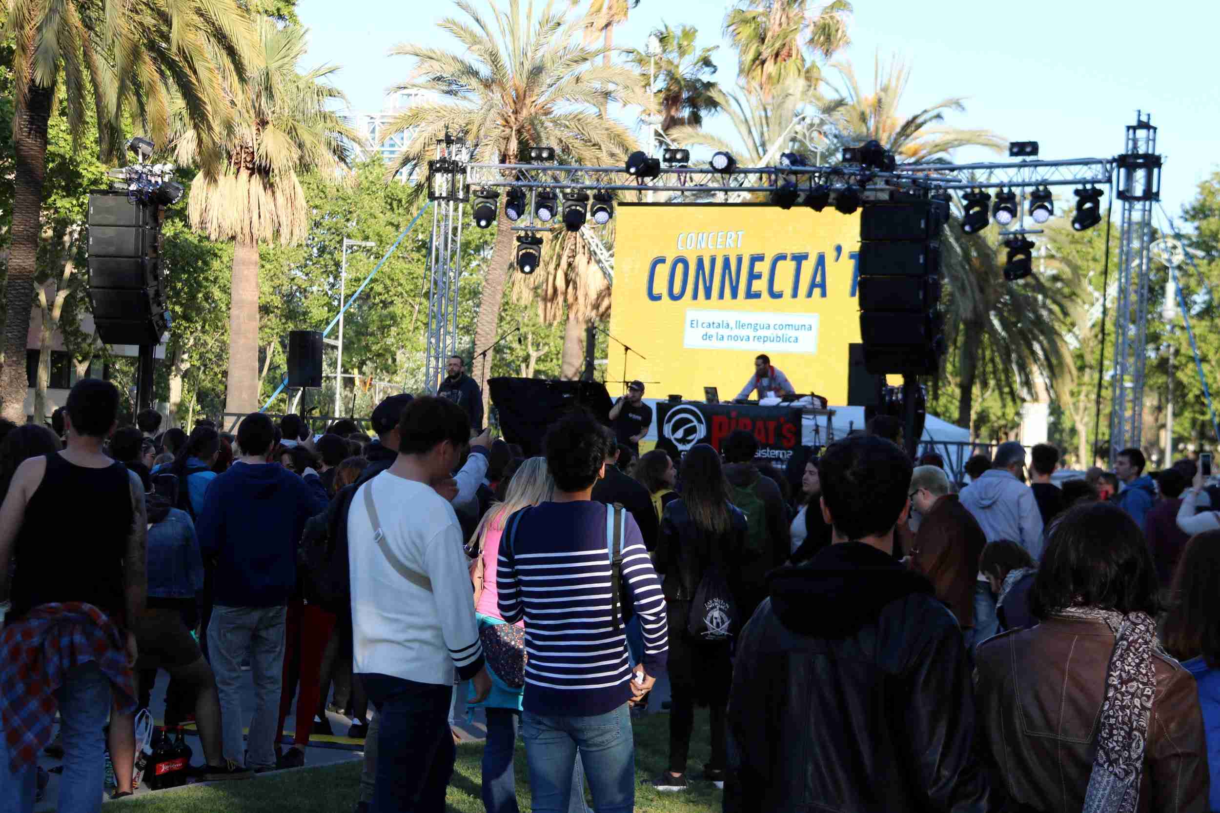 Plataforma per la Llengua escenifica la desconnexió amb un concert