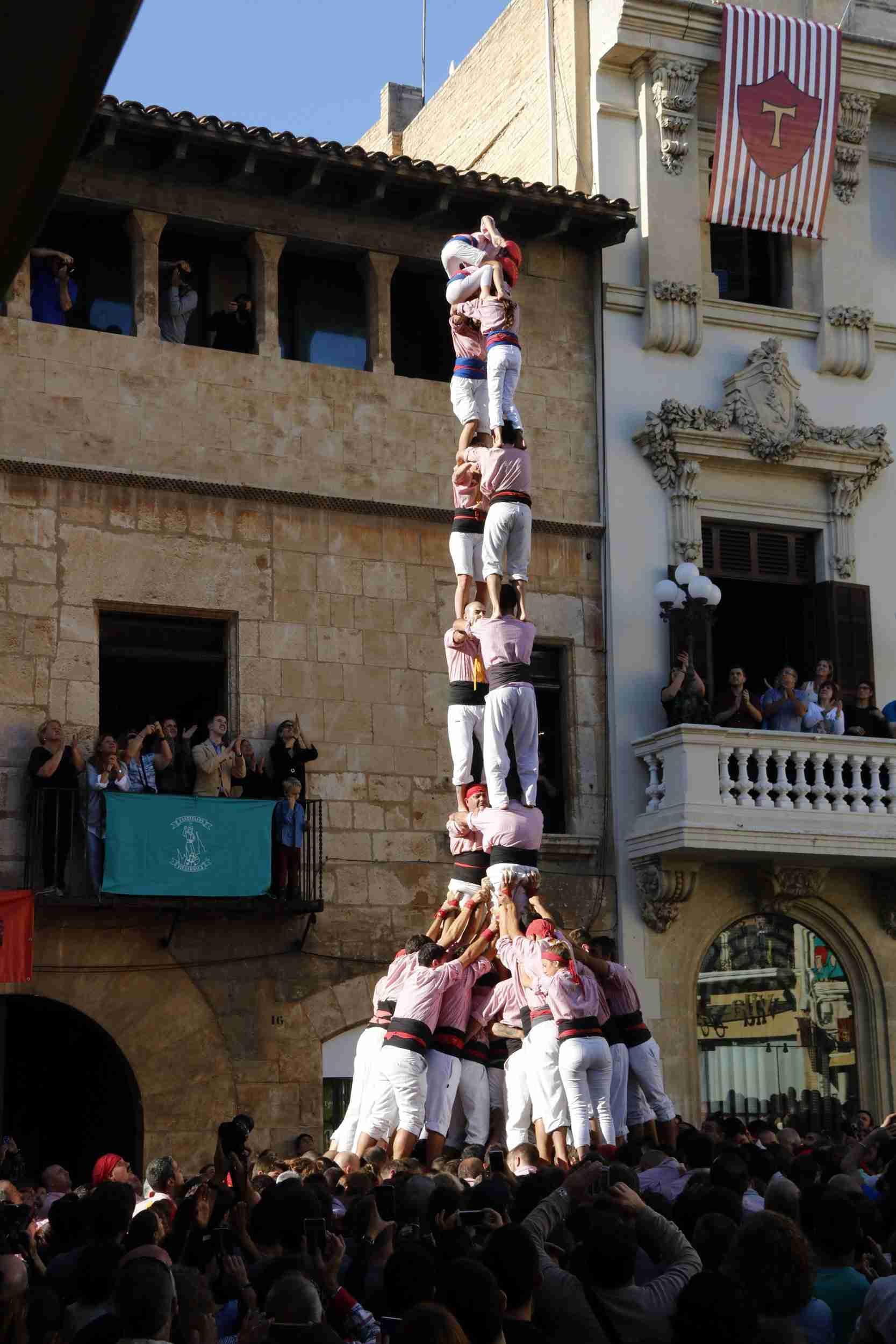 VÍDEO: Una televisió de Nova Zelanda qualifica els castellers d'"herois"