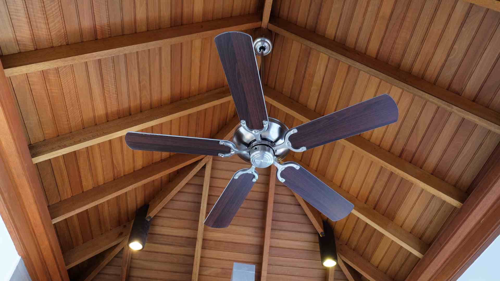 Sí, es cierto: los ventiladores consumen menos que los sistemas de aire acondicionado