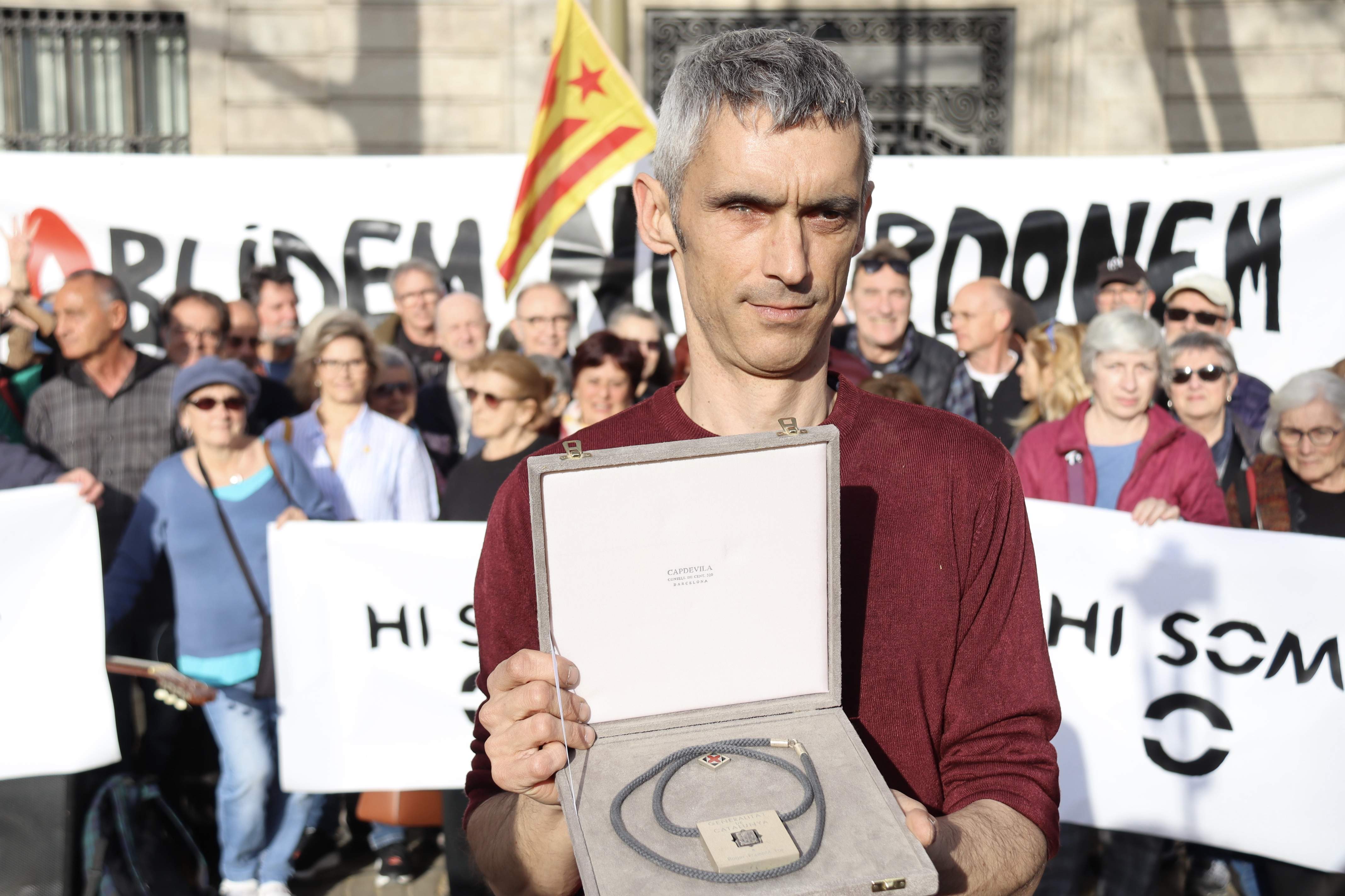 Roger Español devuelve al Govern la Creu de Sant Jordi: "Han vaciado de contenido esta medalla"