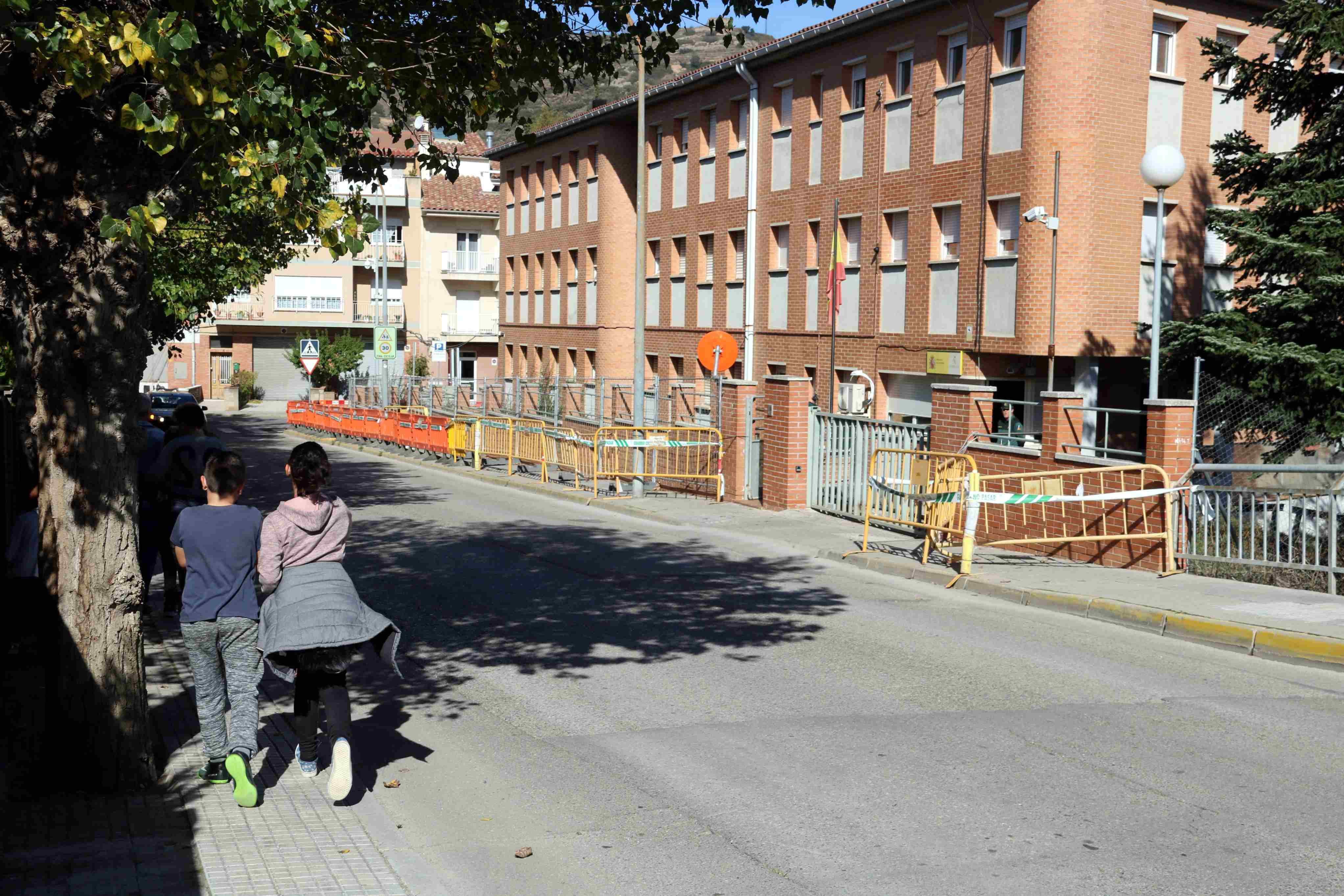 La Guardia Civil dificulta el acceso a una escuela de Berga