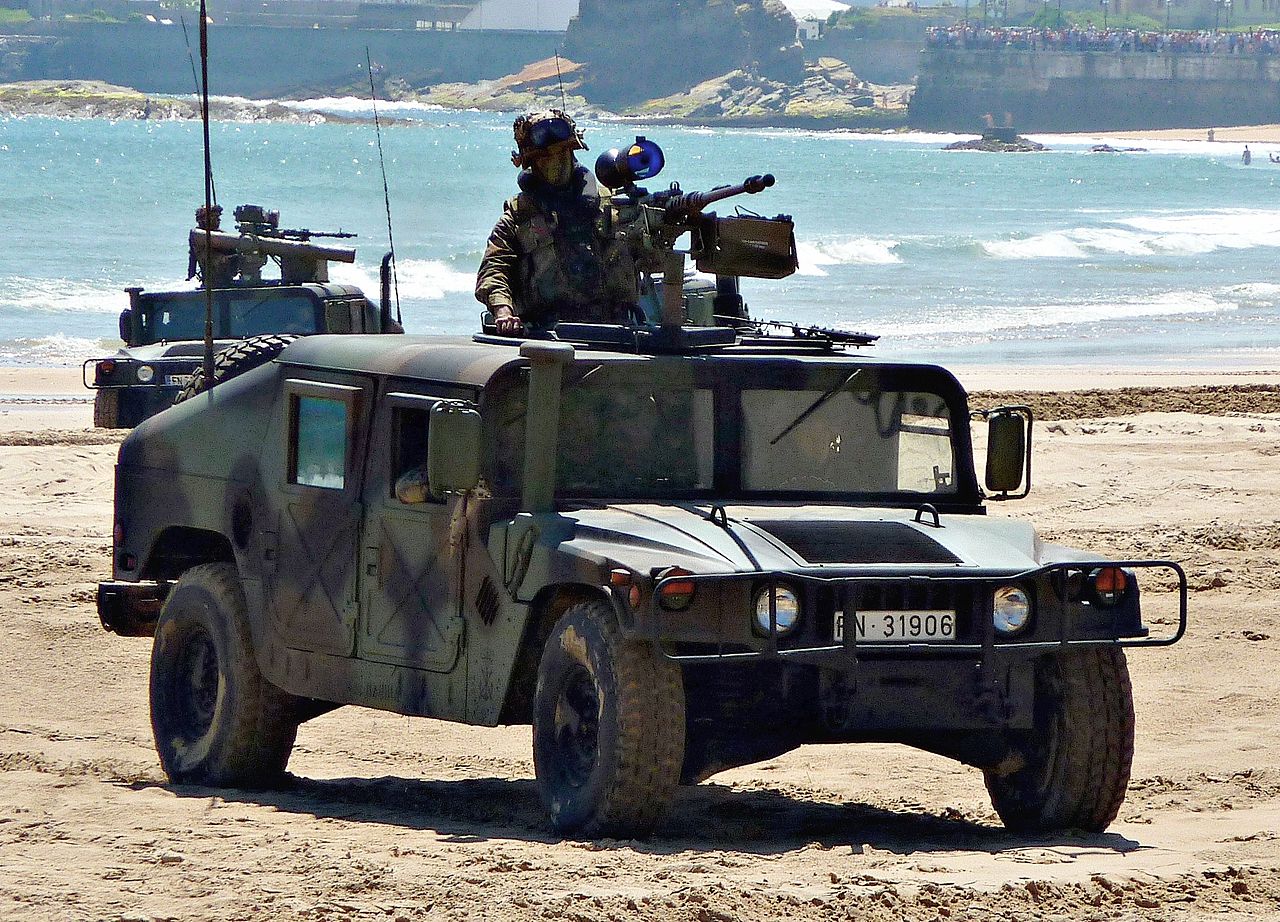 Cinc oficials d'Infanteria de Marina, processats per bullying