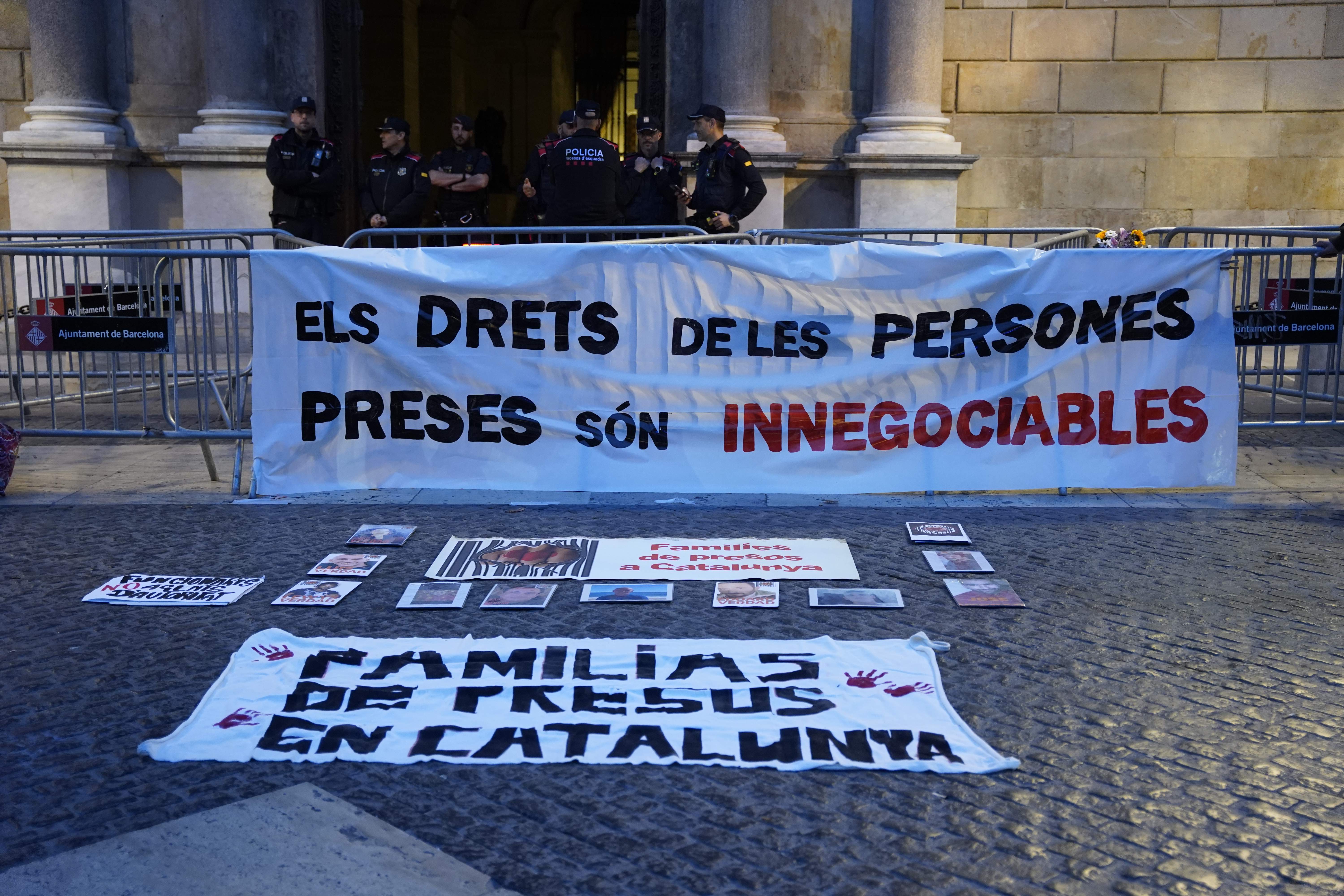 Concentració de familiars de presos per exigir el compliment dels seus drets: "Innegociables"