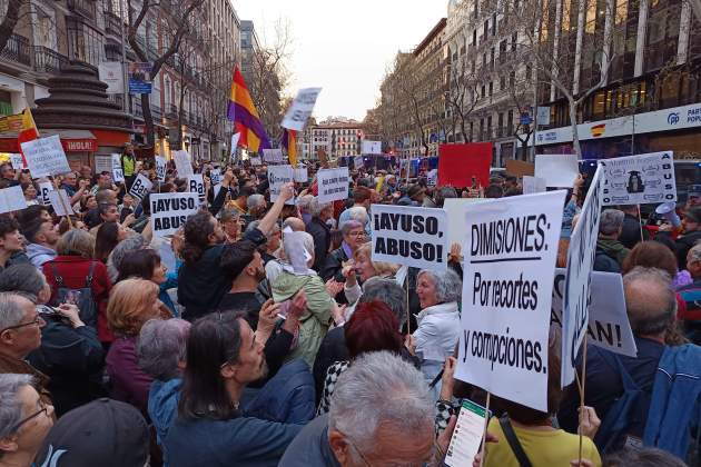 Protesta a Gènova PP contra Ayuso   Martí Odriozola