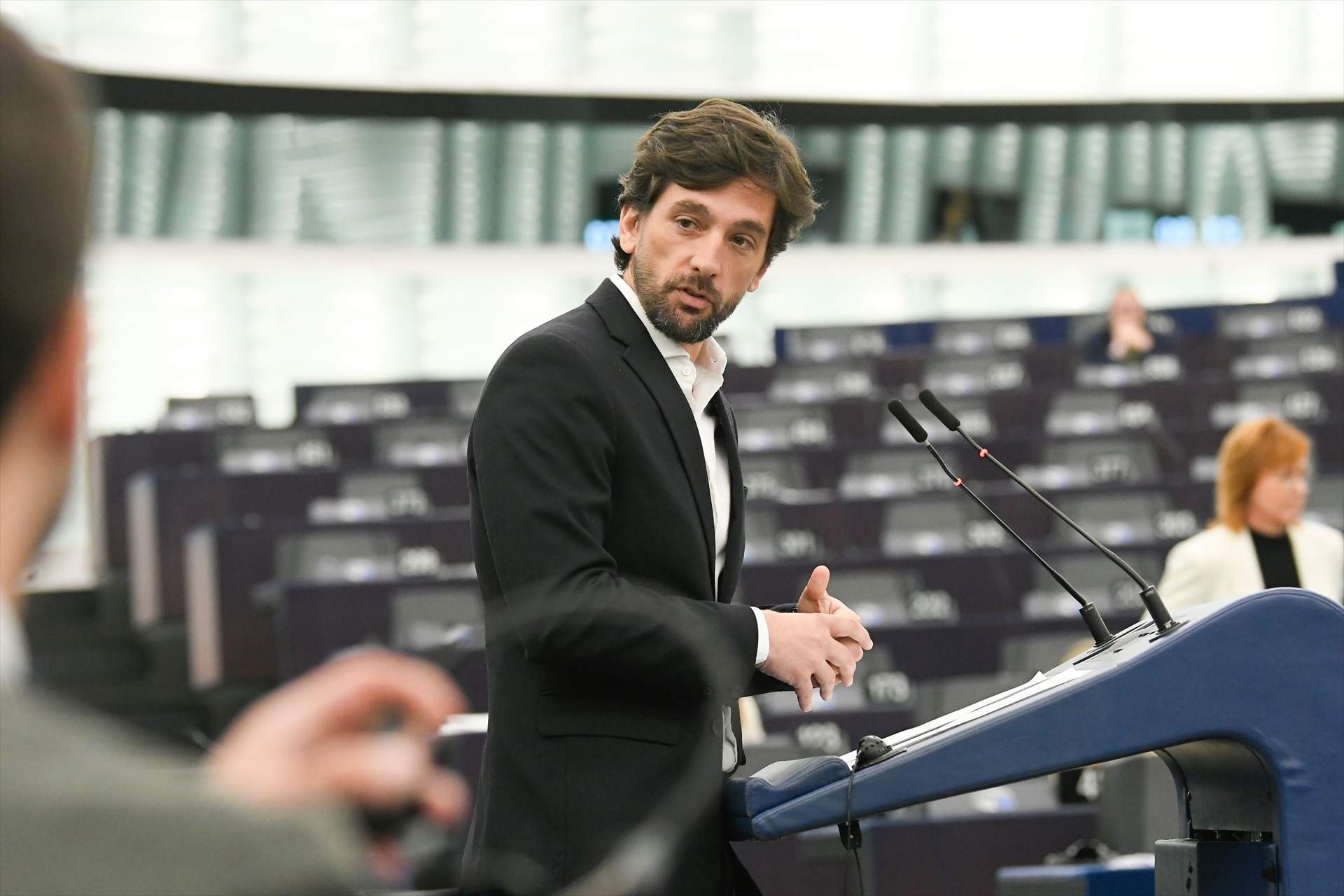 El españolista Adrian Vázquez, hasta ahora en Cs, ficha por el Partido Popular para las elecciones europeas