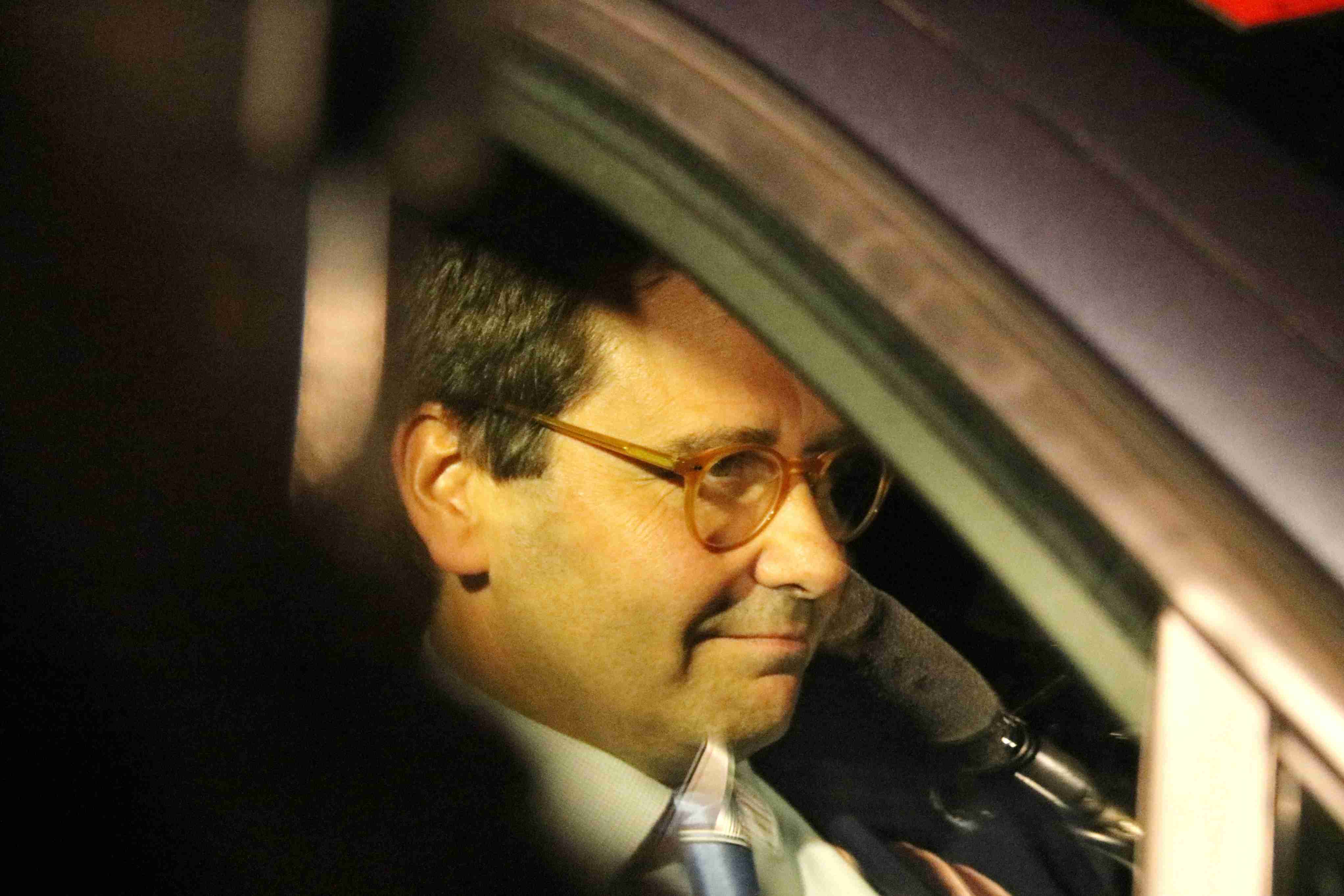 Representants del govern espanyol entren a la conselleria d'Economia