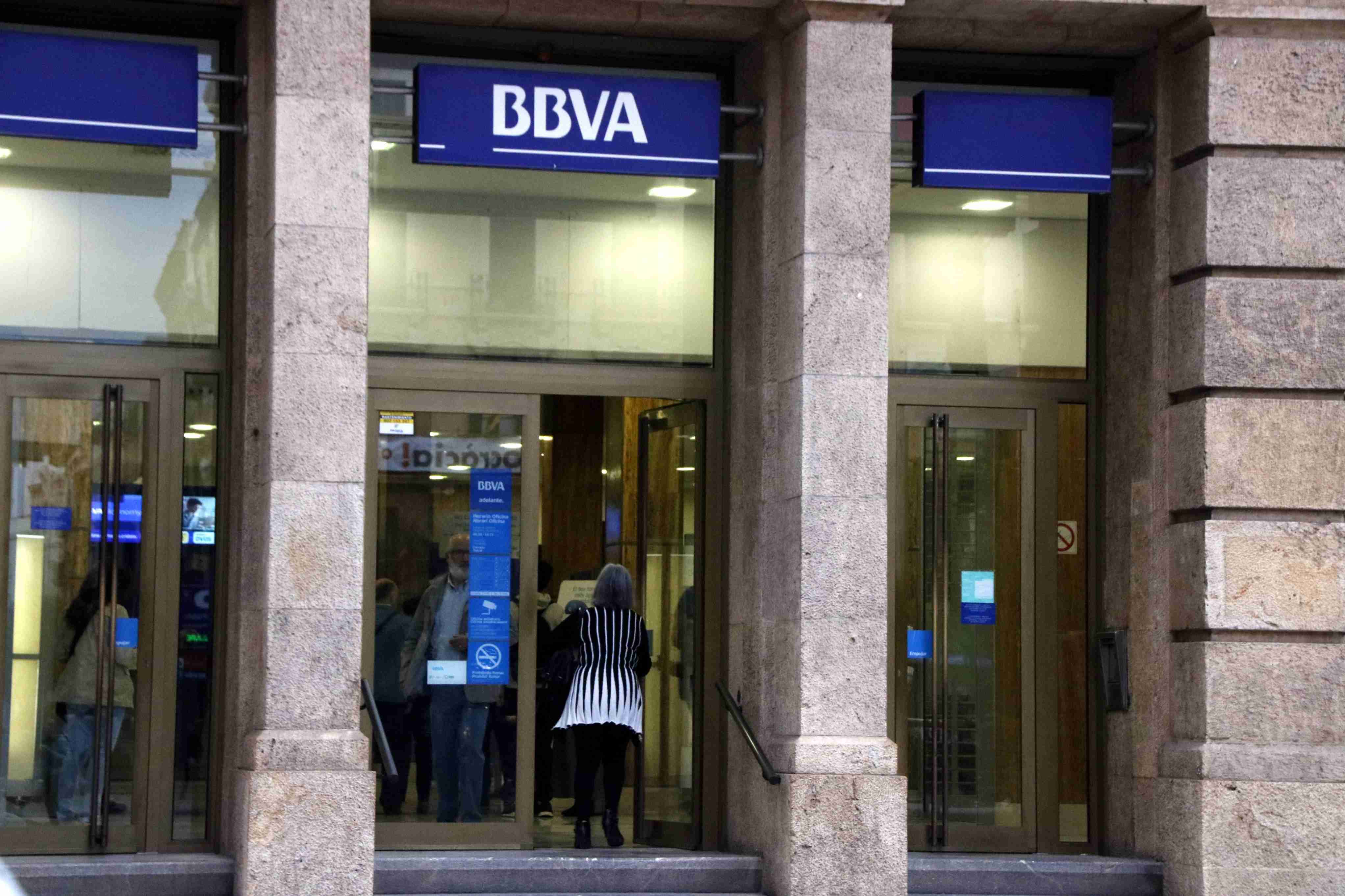 El BBVA pierde 15 millones de euros por la pandemia pero mejora los resultados