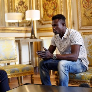 Macron i l'heroi Mamoudou Gassama / Efe