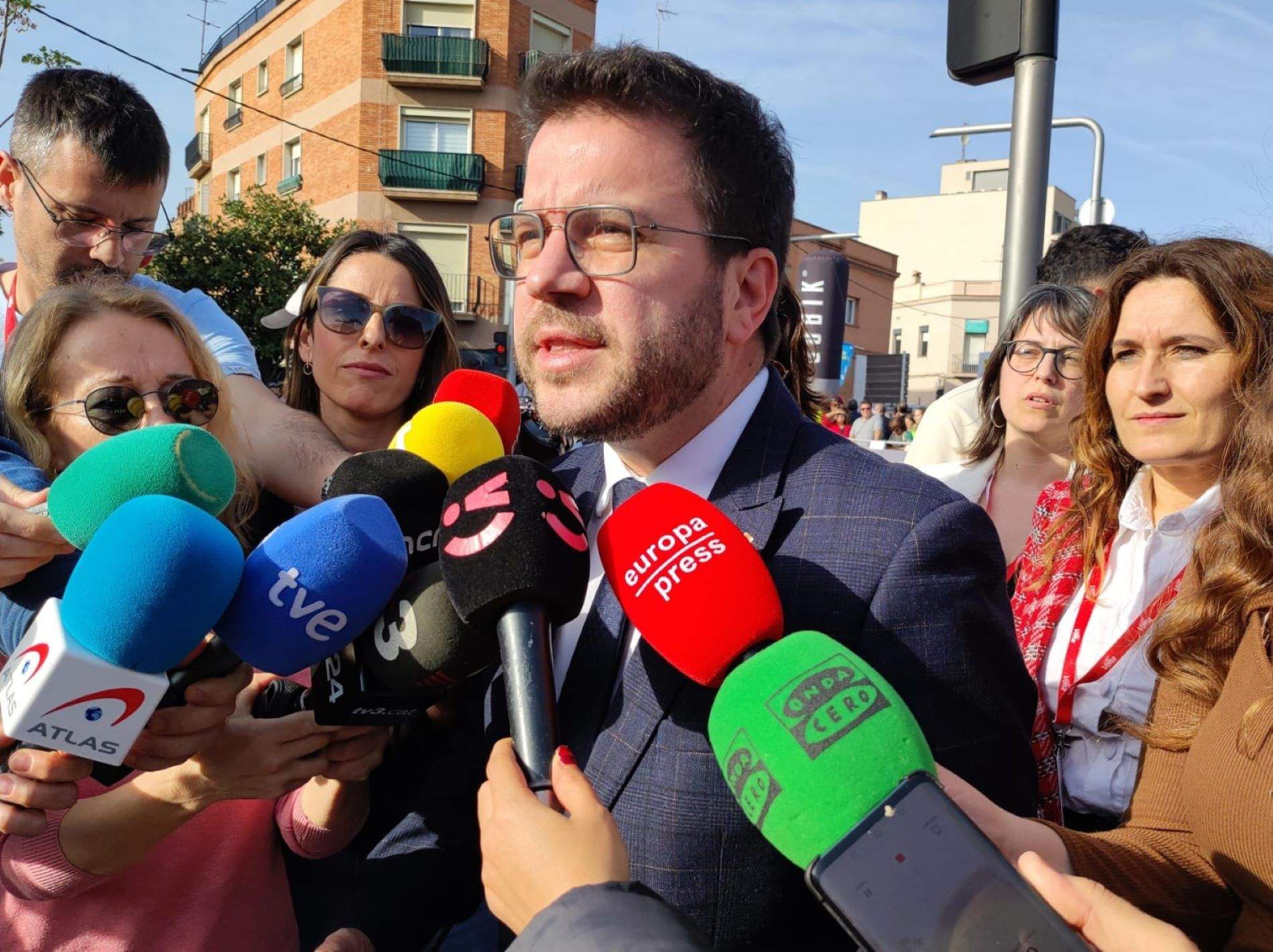 Aragonès desea que Puigdemont defienda su candidatura en "libertad", pero con reproches