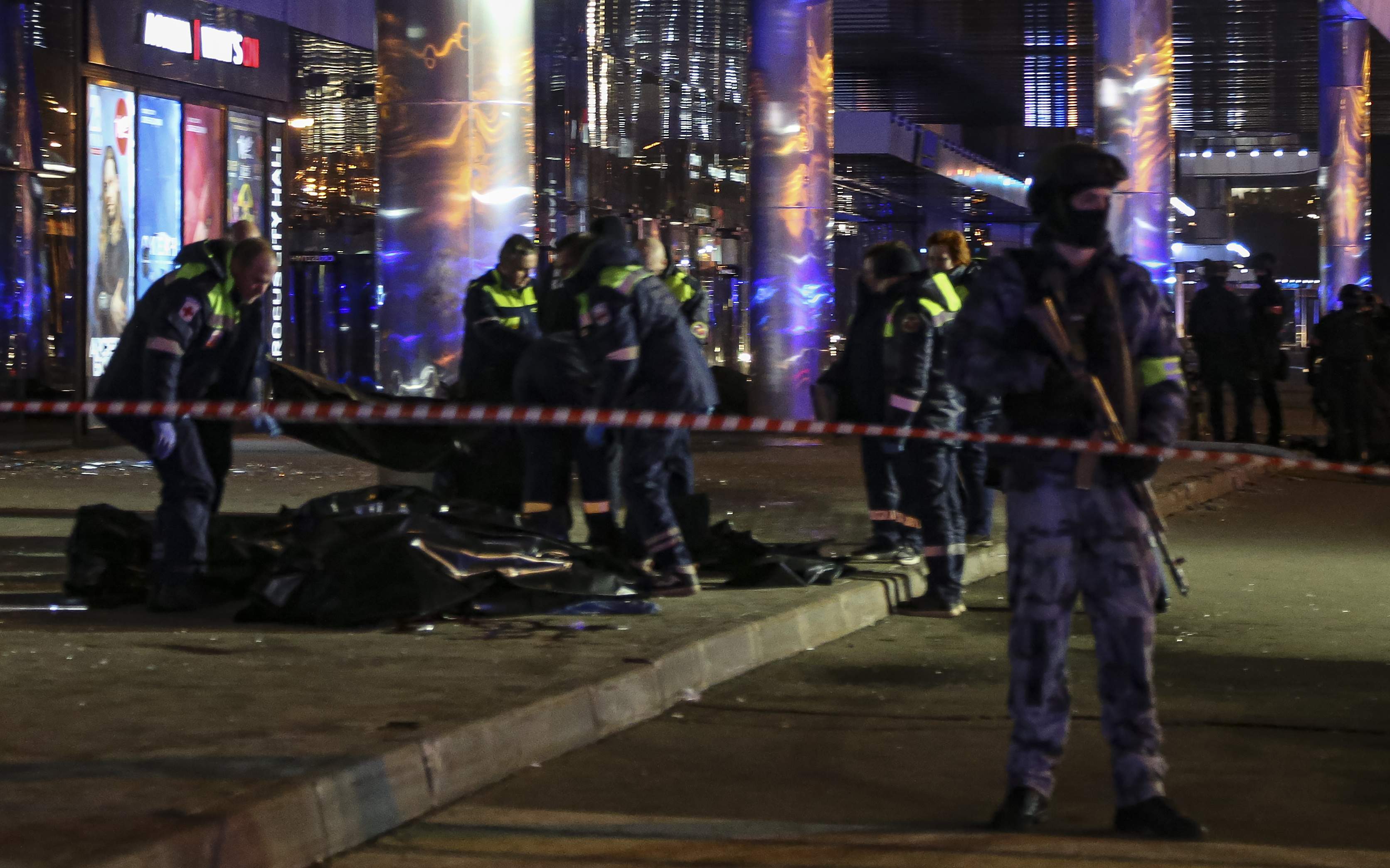 Portades: Publicar les fotos del moment dels assassinats de Moscou, o no