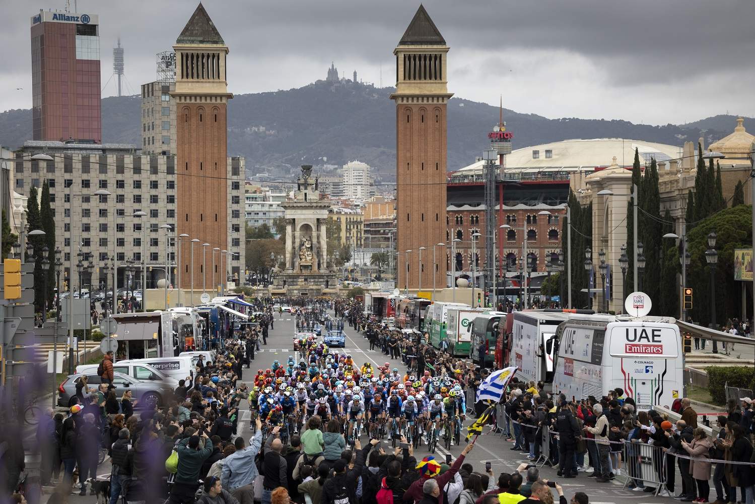 Les millors imatges del final de festa de la Volta a Catalunya de Tadej Pogacar a Barcelona