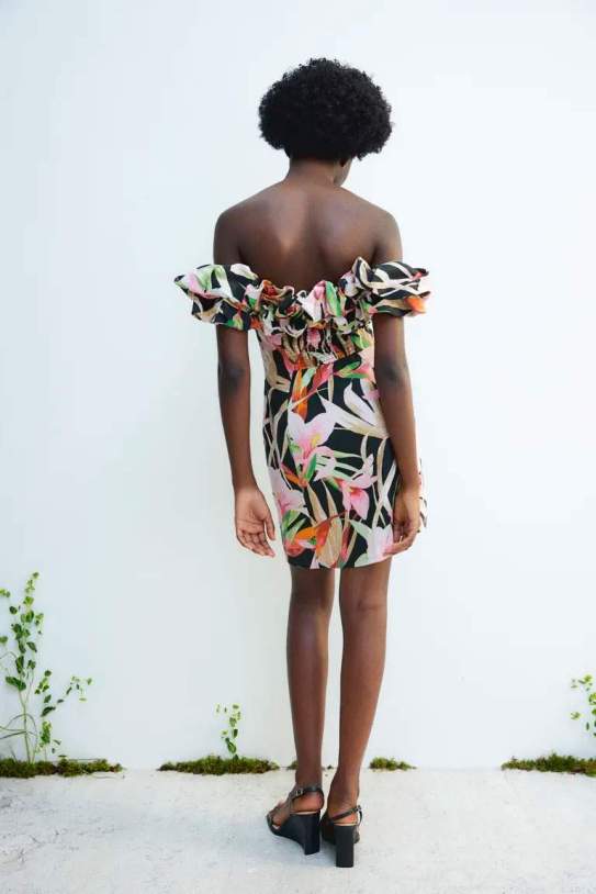 Vestido off the shoulder con escote abullonado Vestido off the shoulder con escote abullonado