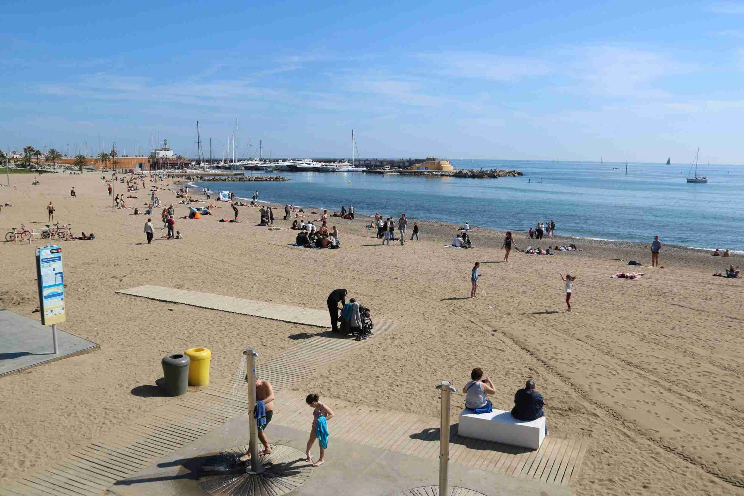 Los mojitos de los vendedores ambulantes de la Barceloneta tienen restos de excrementos