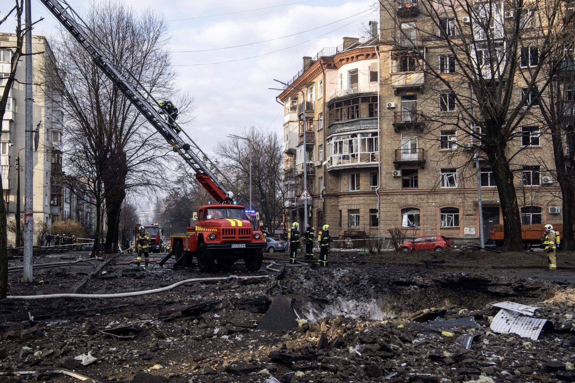 Rusia ataca Kyiv: el alcalde de la ciudad pide refugiarse urgentemente
