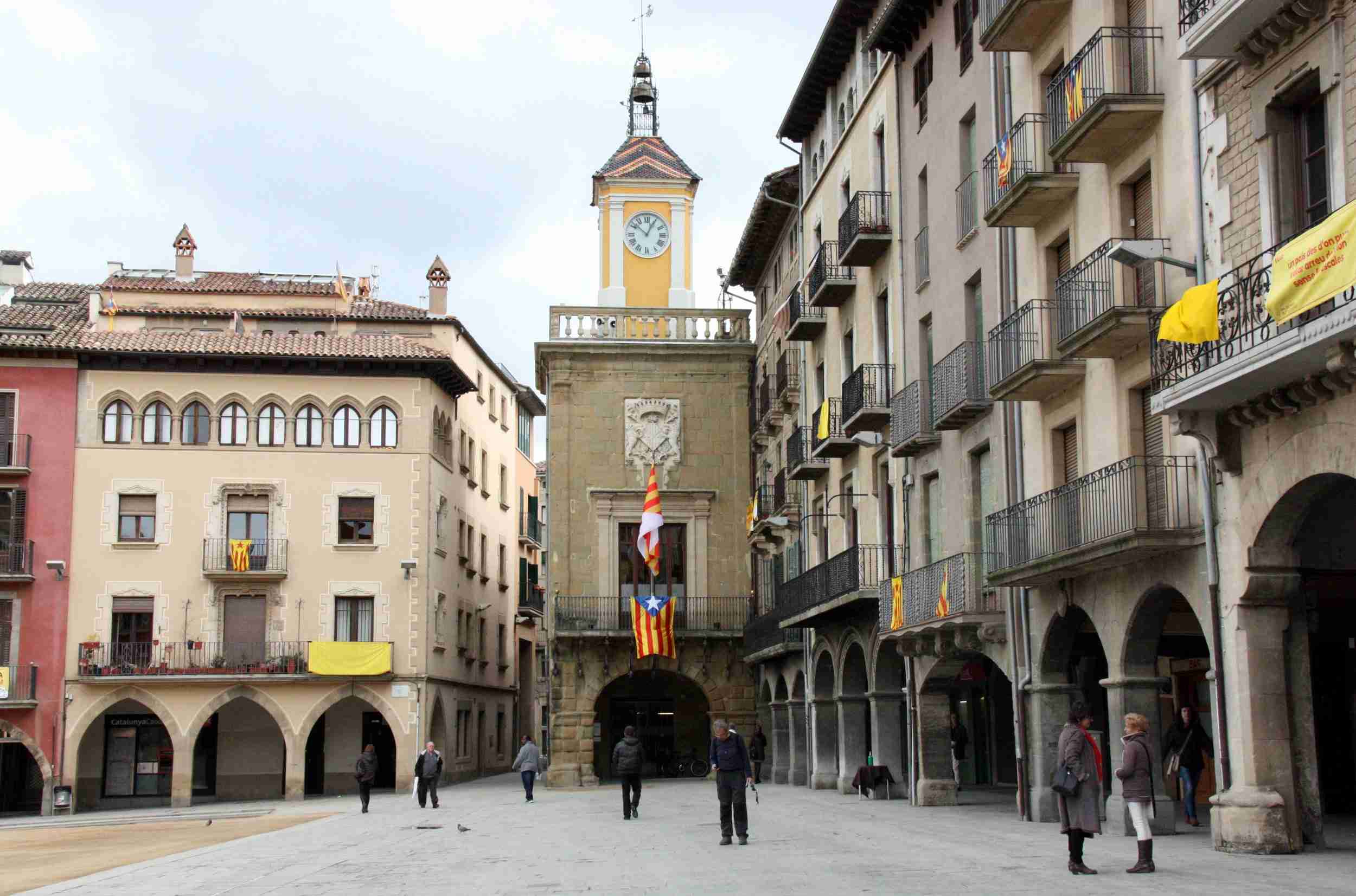 Comerços de Vic, Manlleu i les comarques gironines obren com a símbol de protesta