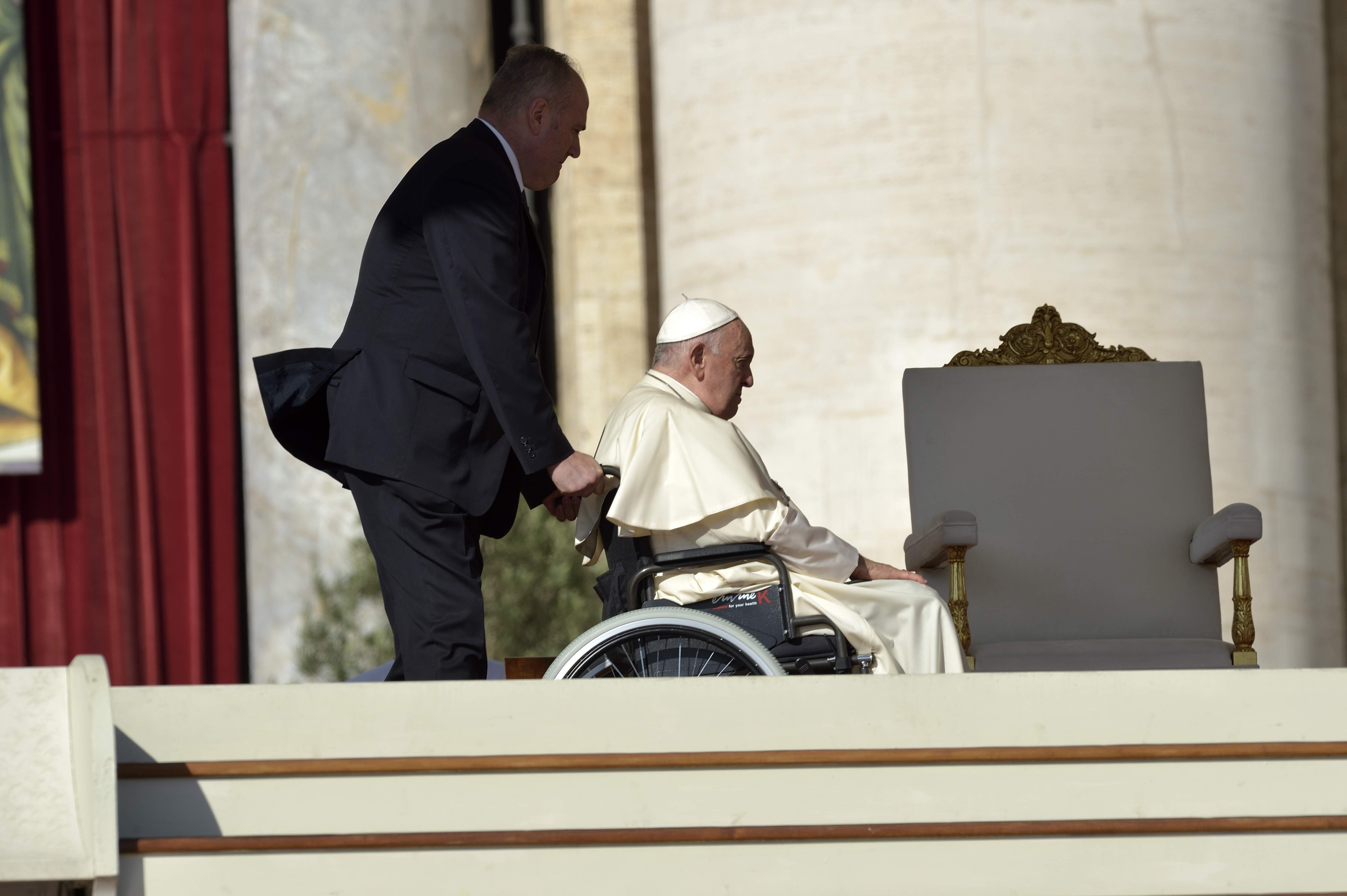 Preocupació per la salut del papa Francesc després que no llegís l'homilia de Diumenge de Rams