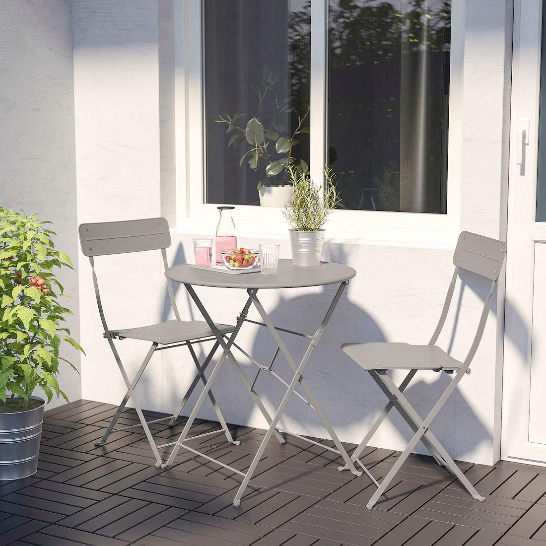 5 colores chillones para la mesa de exterior con 2 sillas de Ikea