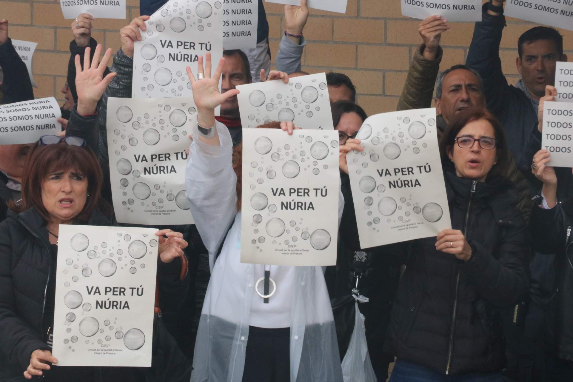 Una cincuentena de trabajadores de prisiones se manifiestan en Can Brians 2 aprovechando la salida de Alves