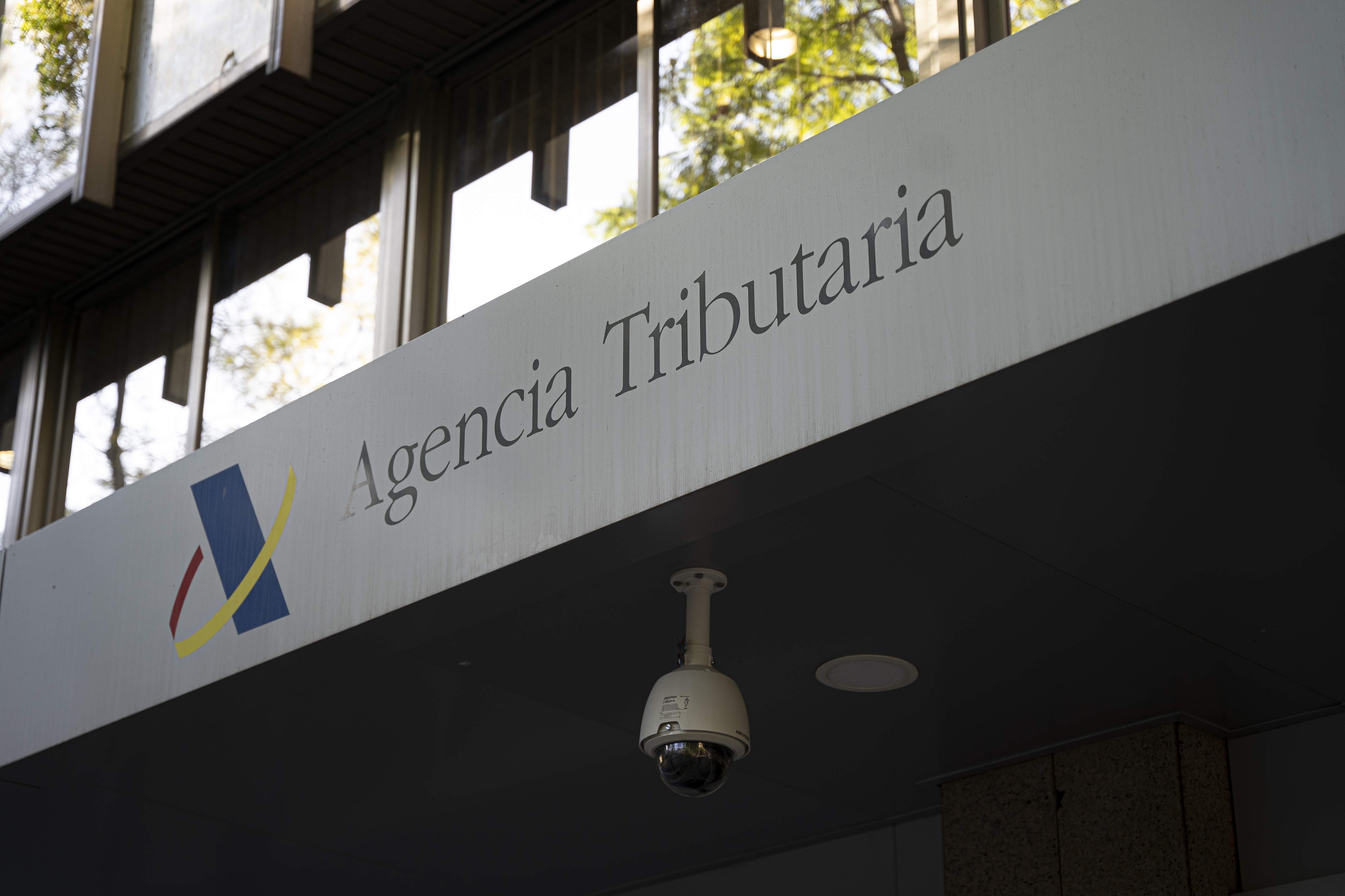 Hacienda discrimina al catalán en la campaña de la renta