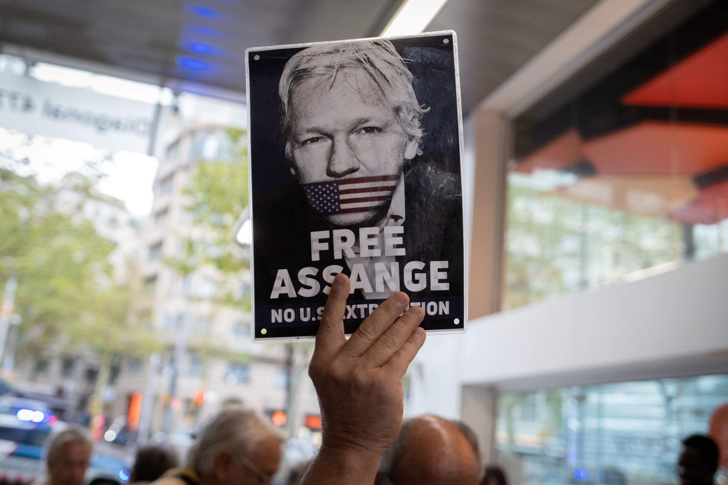 cartell per l'alliberament de Julian Assange, fundador de Wikileaks. Europa Press