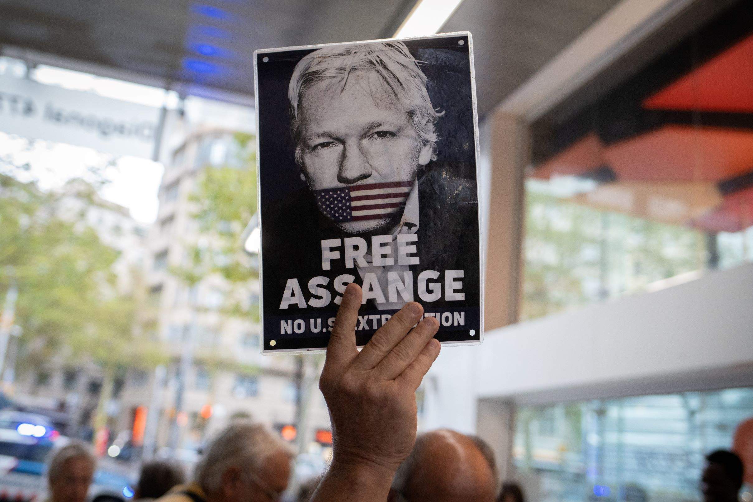 La justicia británica permite a Julian Assange apelar contra la extradición a Estados Unidos