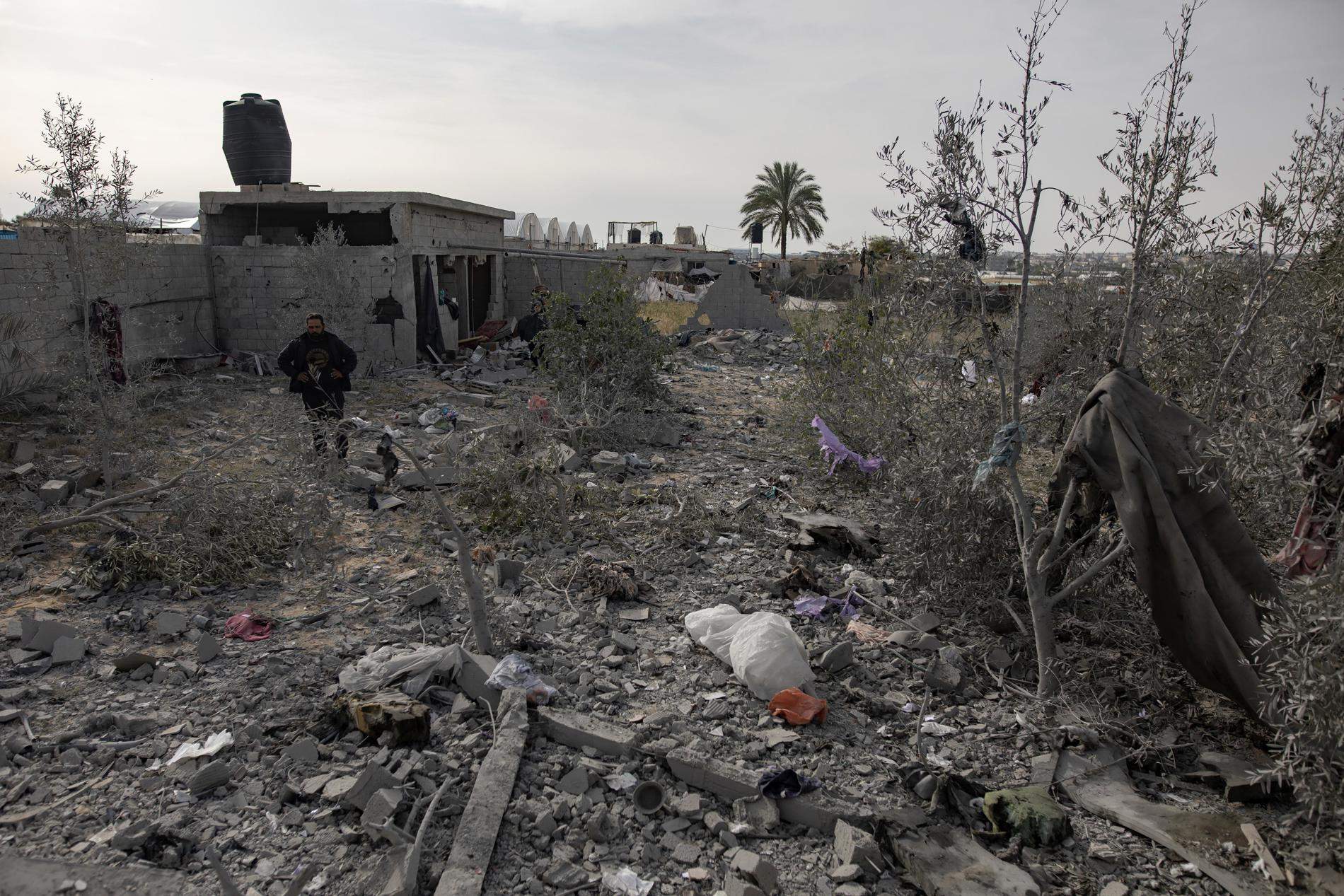 Mueren 18 palestinos, incluidos nueve niños, en un nuevo bombardeo de Israel contra Rafah