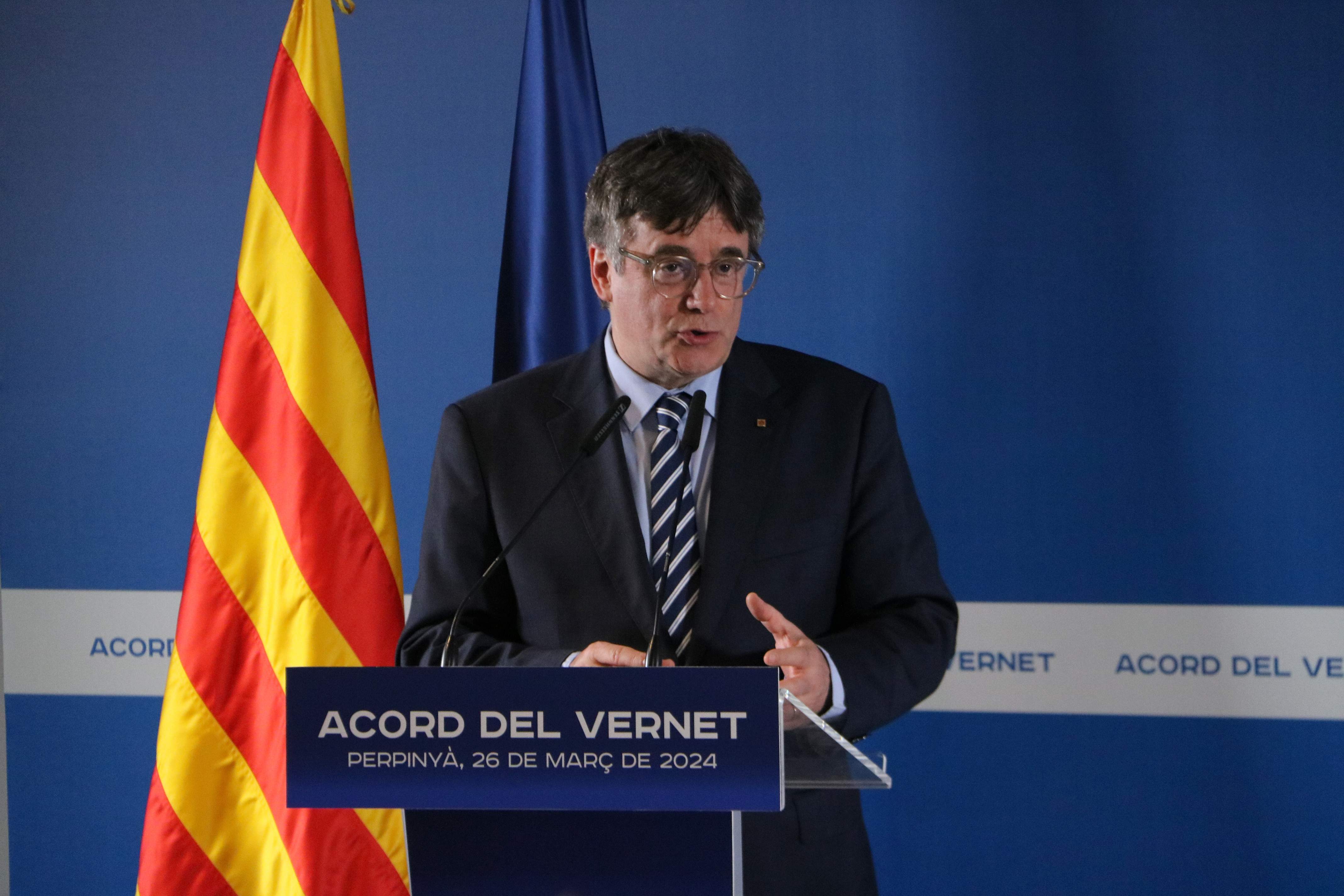 Puigdemont crida a la unitat independentista i avisa: "Els governs no han de sortir rendits de casa"