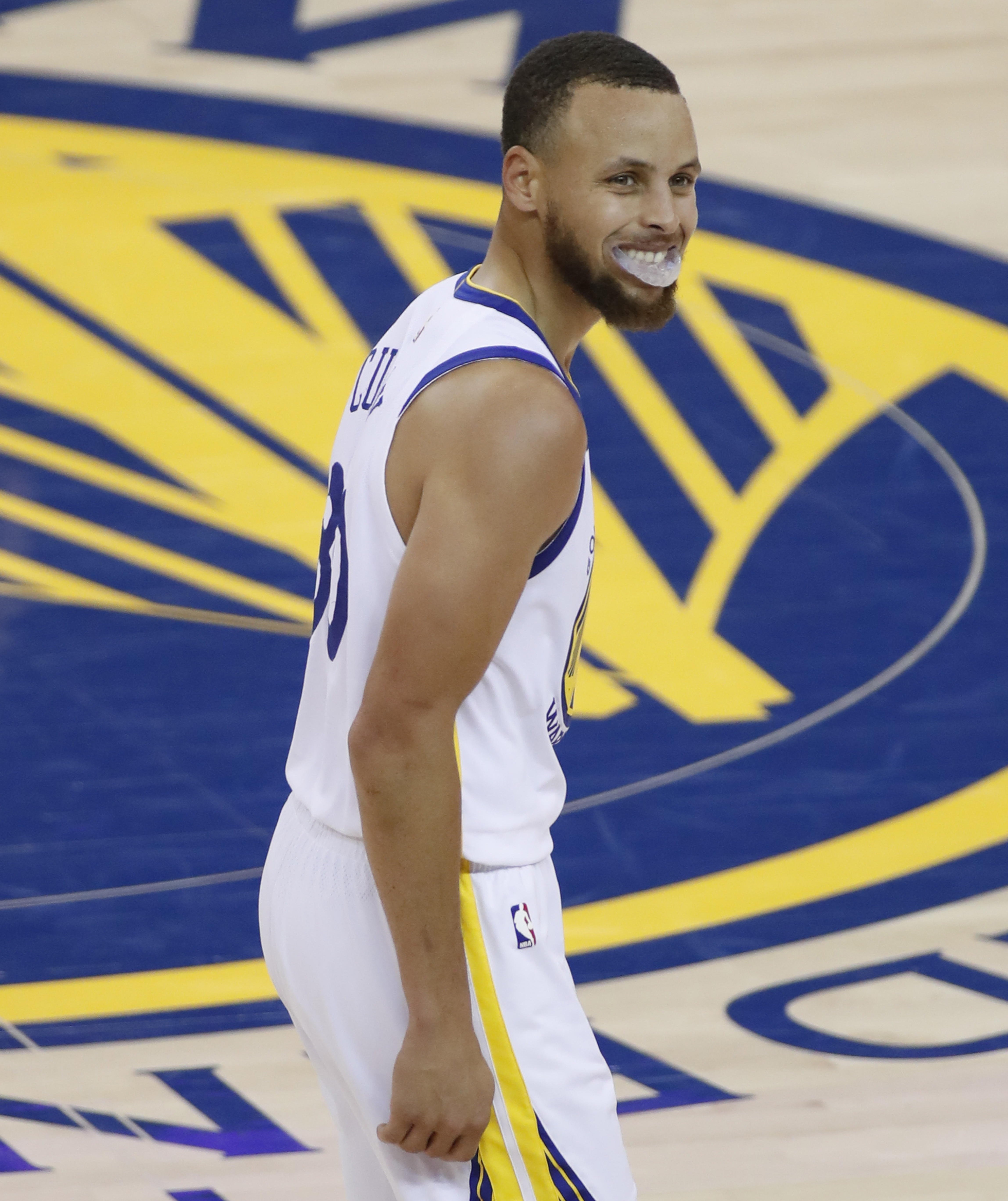 Curry guía a los Warriors a unas nuevas Finales (92-101)