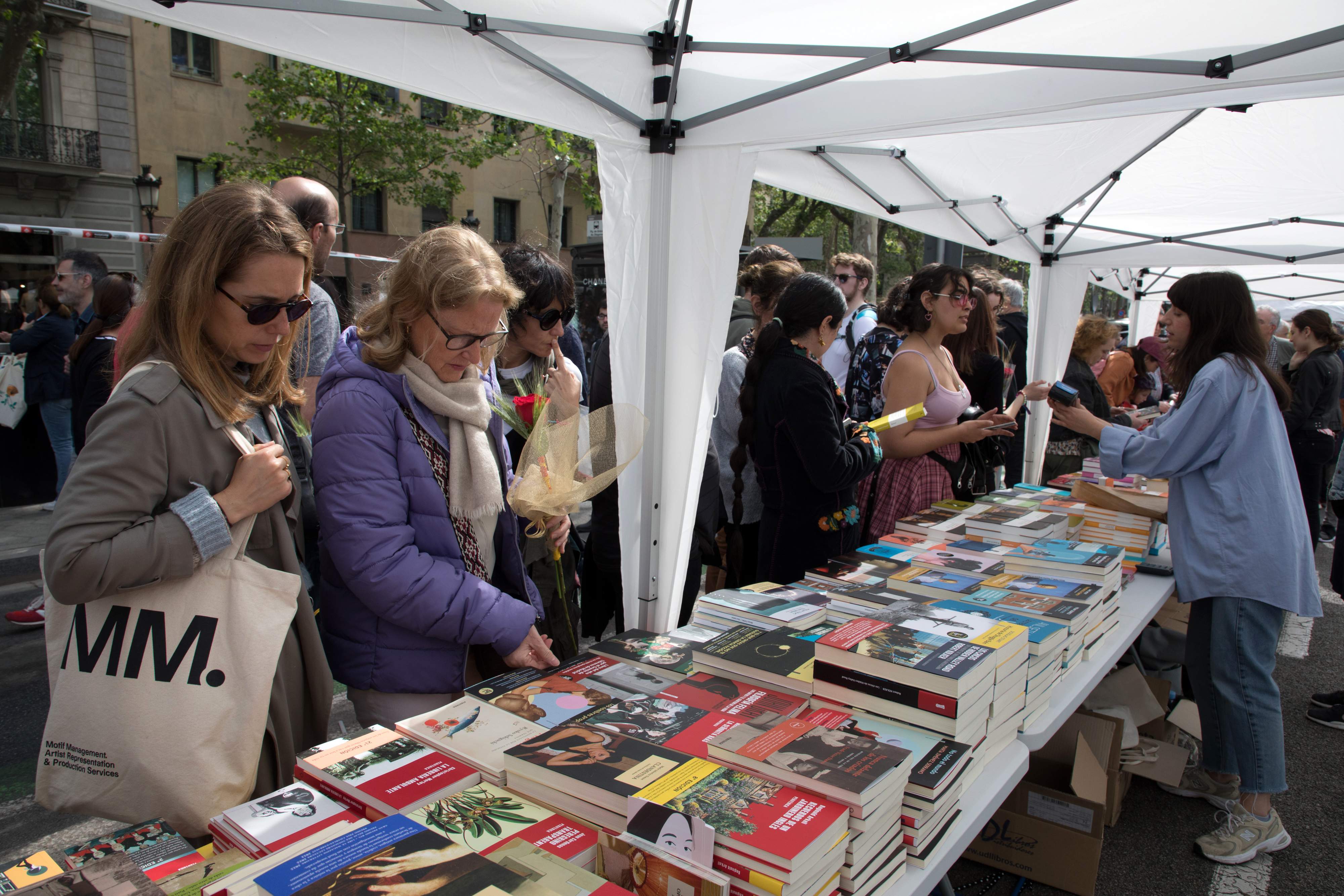 Trias demana a Collboni que la taxa de Sant Jordi es destini al foment de la lectura