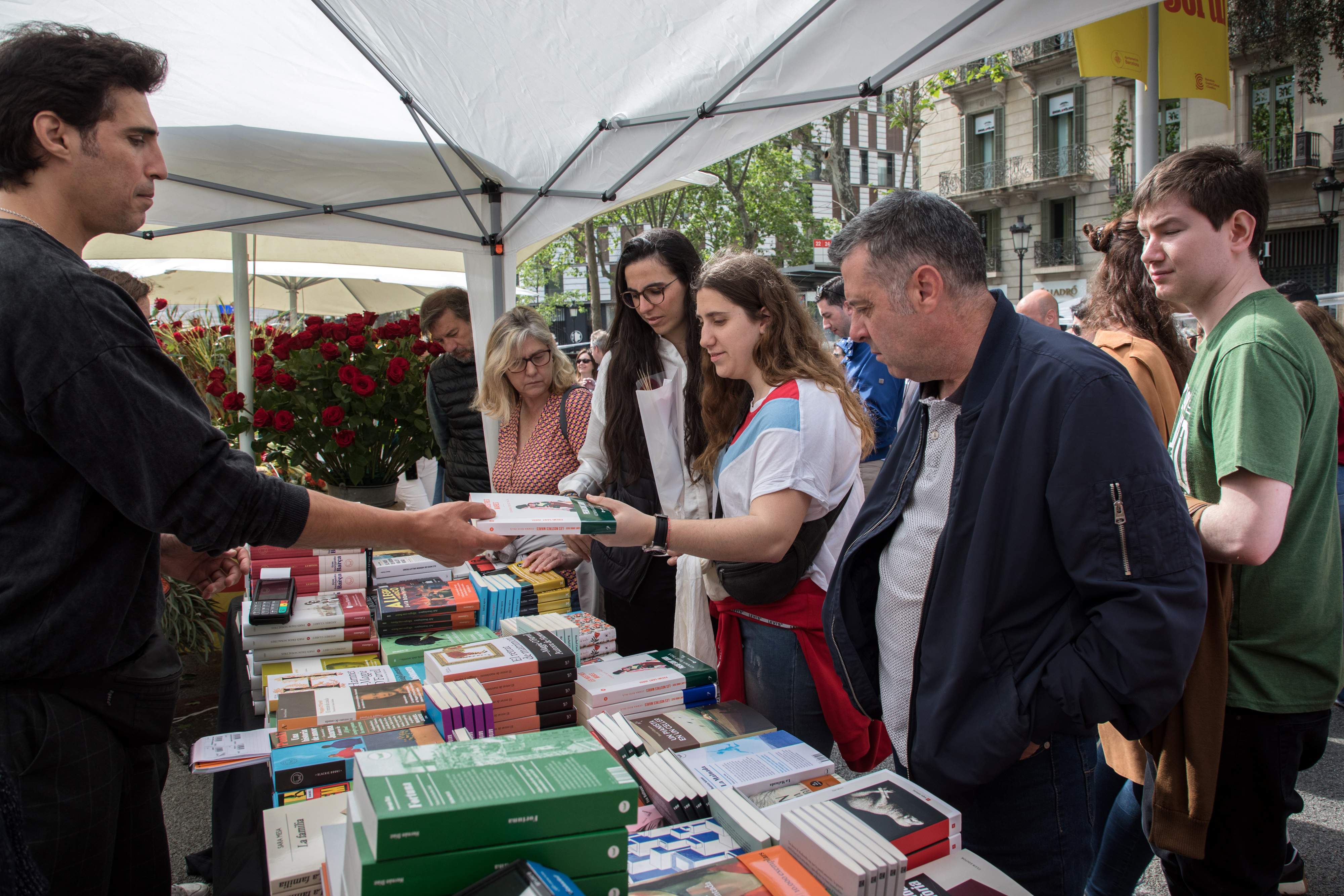 Las librerías de Barcelona y sus libreros, los grandes protagonistas de Sant Jordi 2024