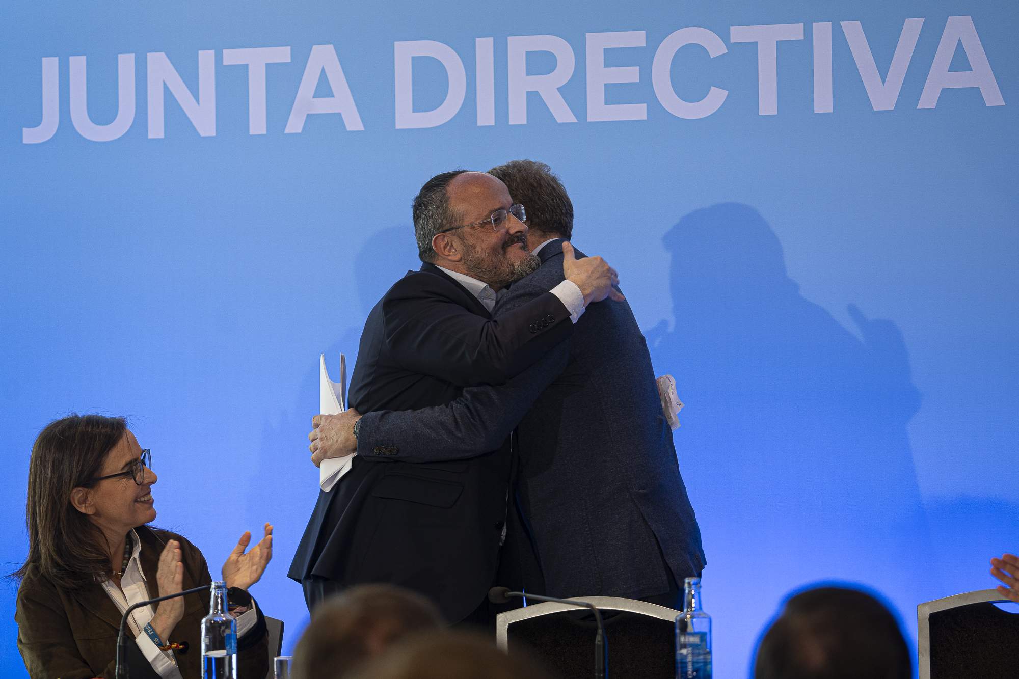 Les portades: Feijóo en clau catalana i a Madrid no hi ha platja Les portades: Feijóo en clau catalana i a Madrid no hi ha platja