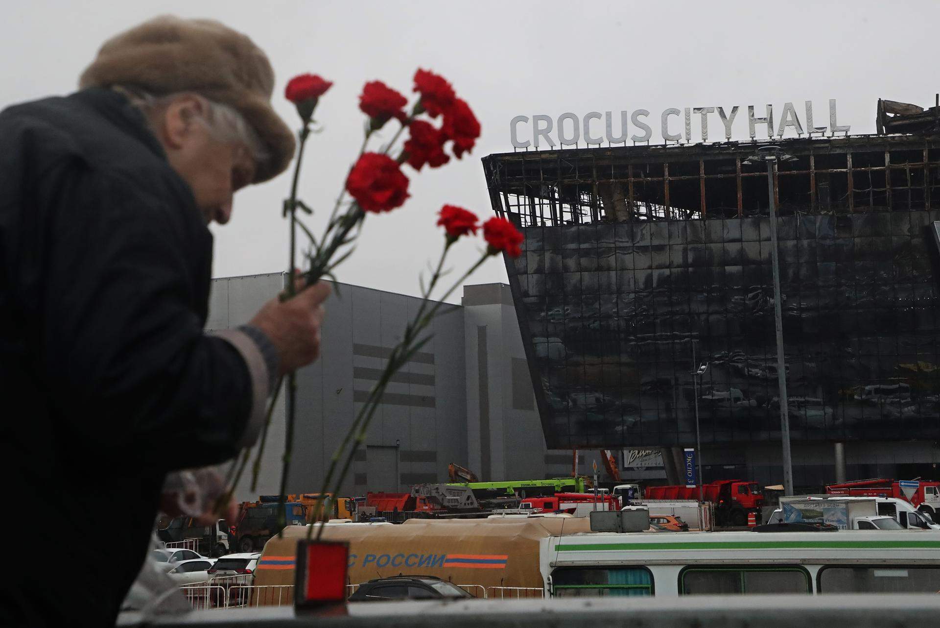 El número de muertos del atentado de Moscú sube hasta 140