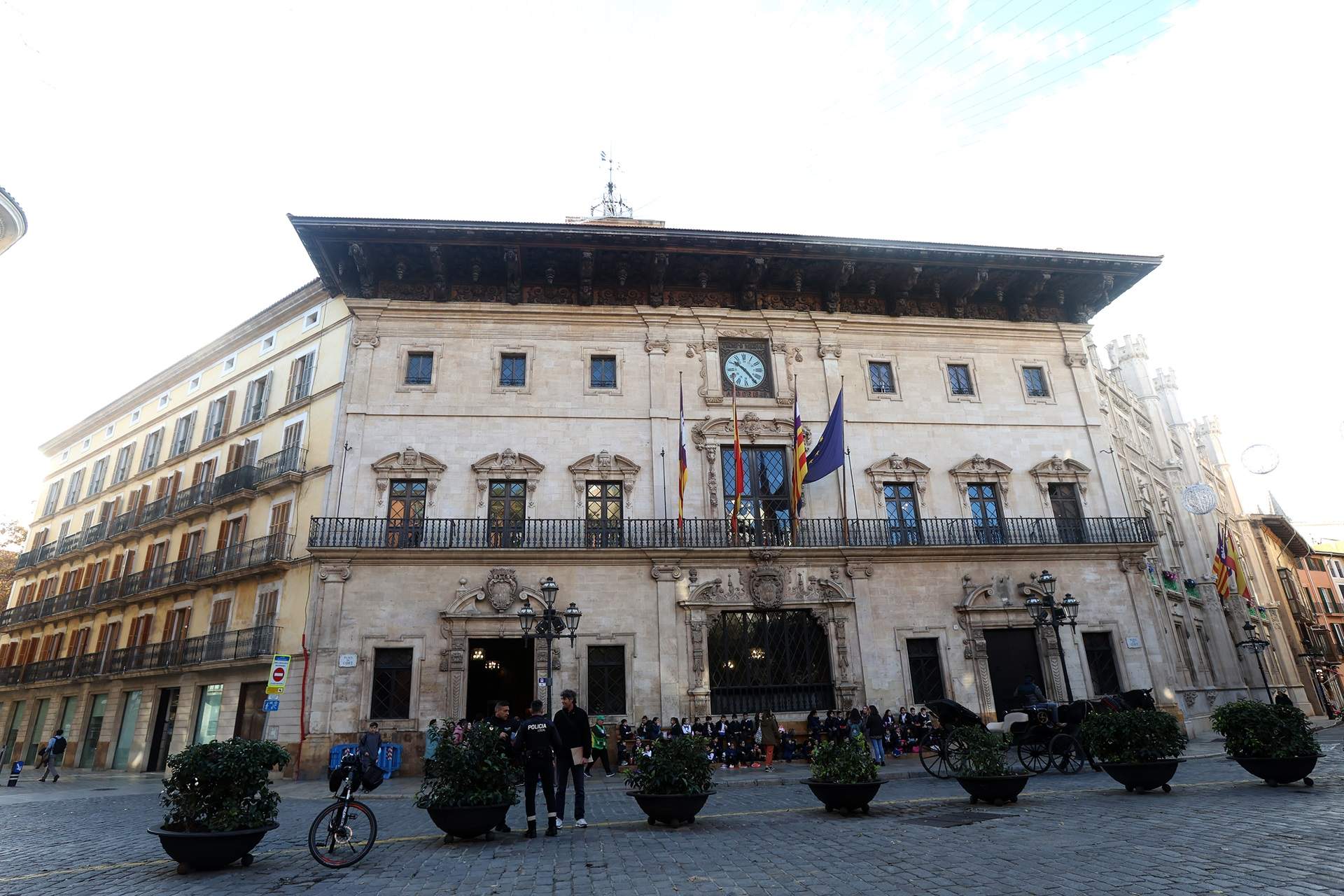 PP y Vox eliminan el catalán como requisito en el Ayuntamiento de Palma para evitar "el apartheid del español"